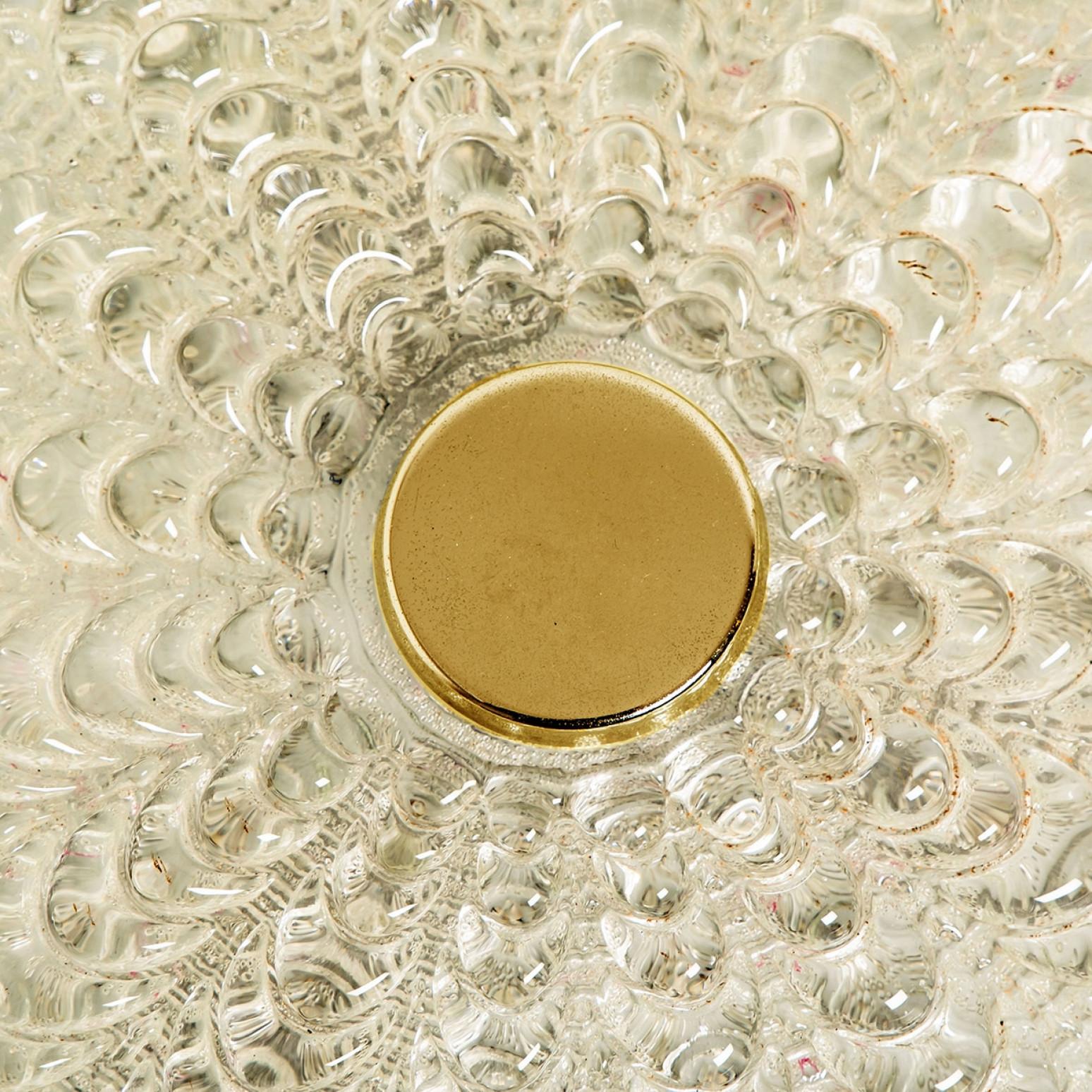 Lámpara empotrada o de pared grande y gruesa de latón y cristal hecha a mano, 1960 Otro en venta