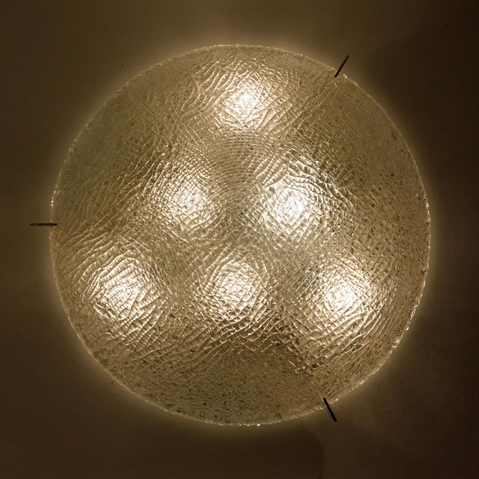 Lampada da incasso o da parete in vetro massiccio e di grande spessore realizzata a mano in cromo, 1965 in vendita 3