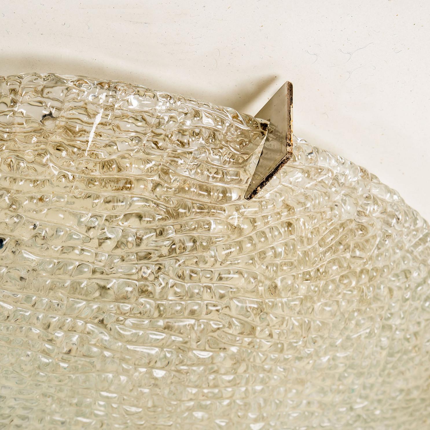 Mid-Century moderno Lampada da incasso o da parete in vetro massiccio e di grande spessore realizzata a mano in cromo, 1965 in vendita