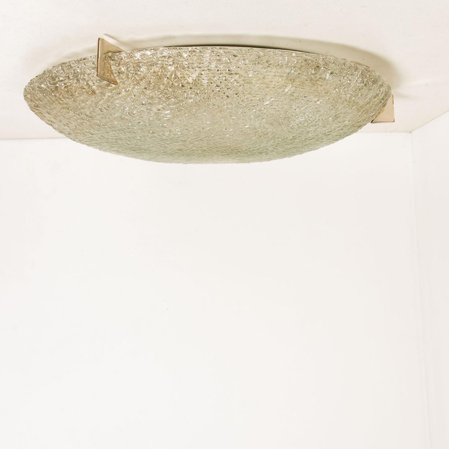 Altro Lampada da incasso o da parete in vetro massiccio e di grande spessore realizzata a mano in cromo, 1965 in vendita