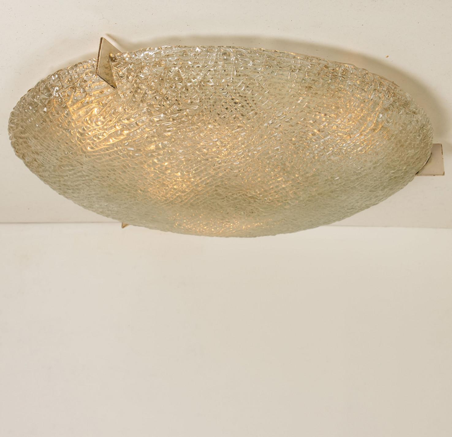 Ottone Lampada da incasso o da parete in vetro massiccio e di grande spessore realizzata a mano in cromo, 1965 in vendita
