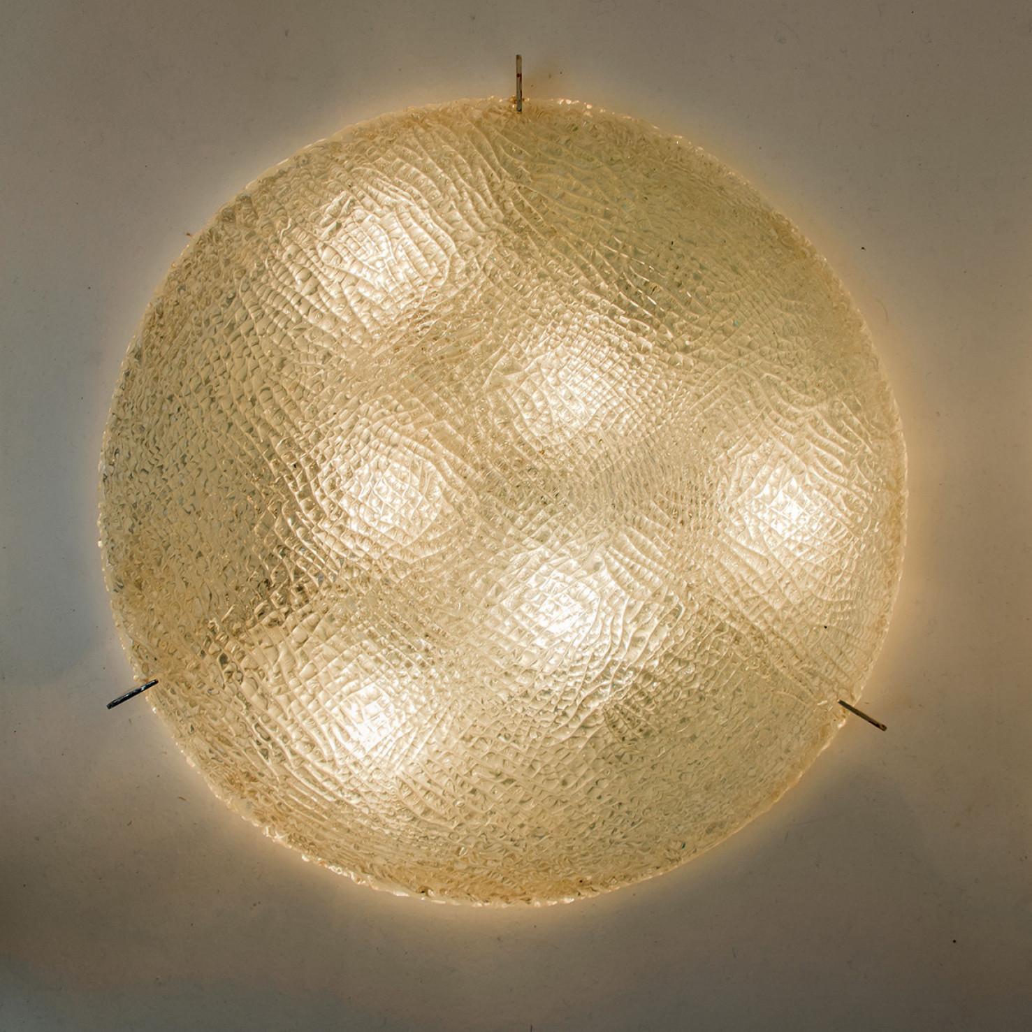 Lampada da incasso o da parete in vetro massiccio e di grande spessore realizzata a mano in cromo, 1965 in vendita 1