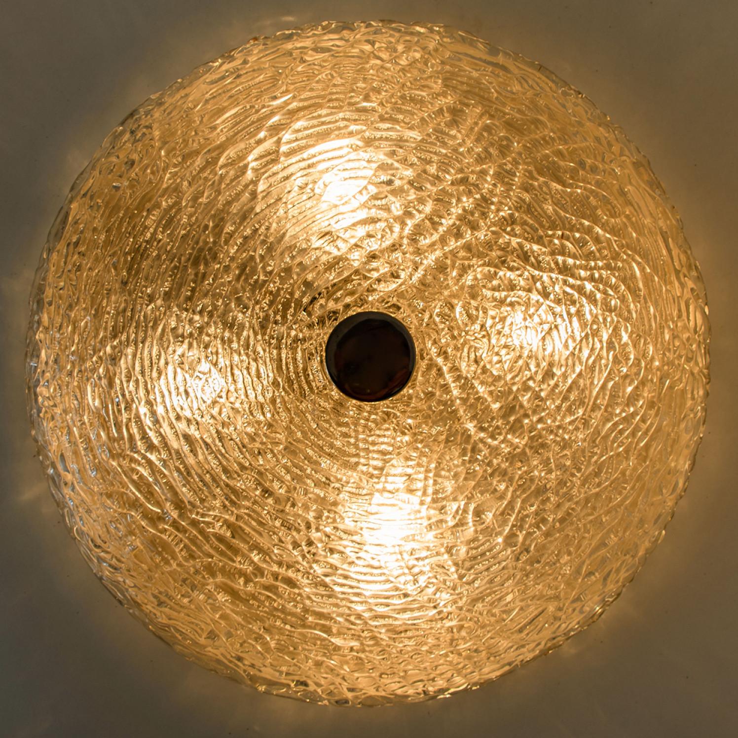 Métal Grands plafonniers en verre texturé épais, Allemagne, années 1960 en vente