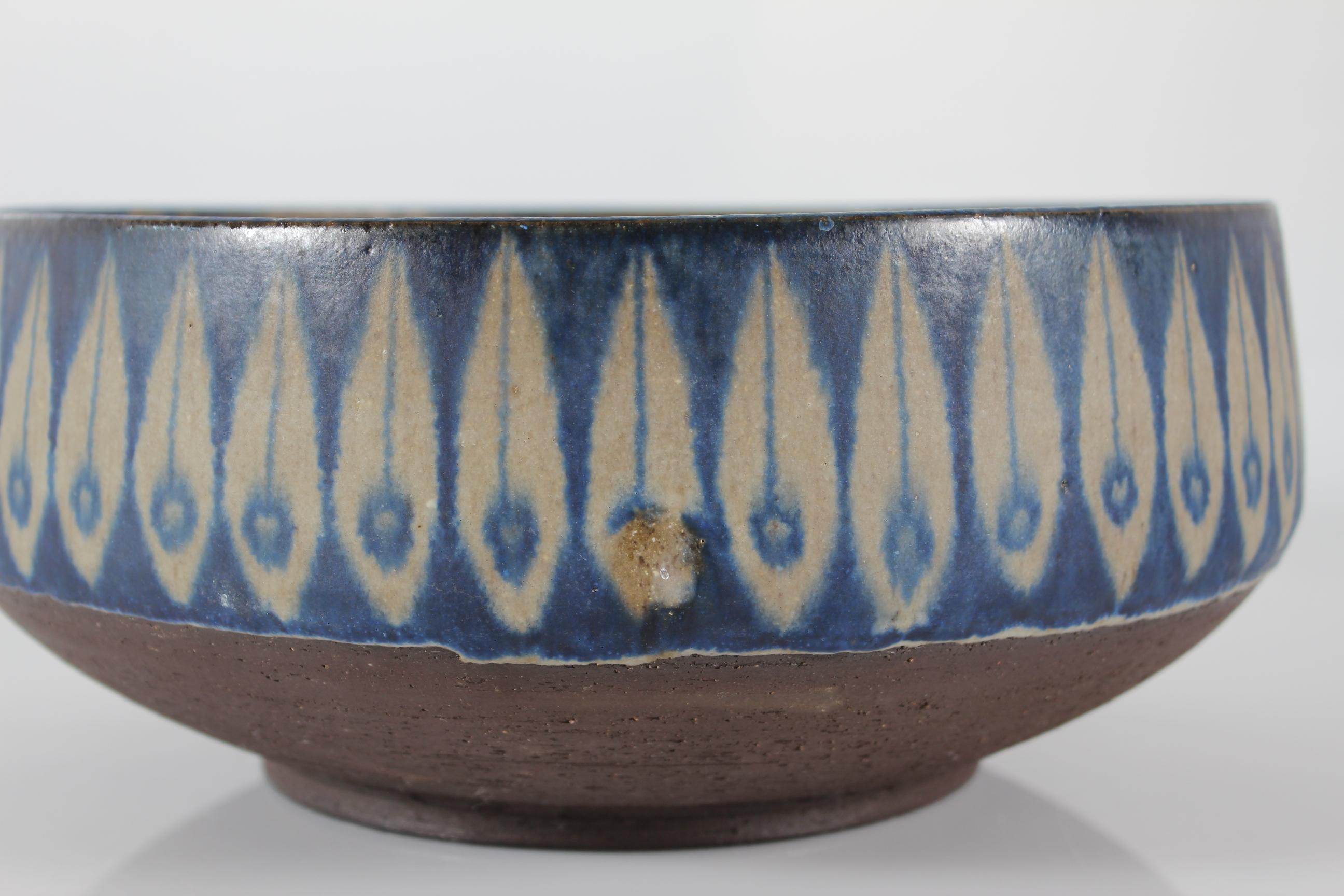Large Thomas Toft Decorative Bowl, Blue and Grey Mid-century Danish Ceramic  In Good Condition For Sale In Aarhus C, DK