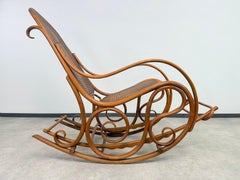 Großer Thonet Schaukelstuhl Nr.7021B