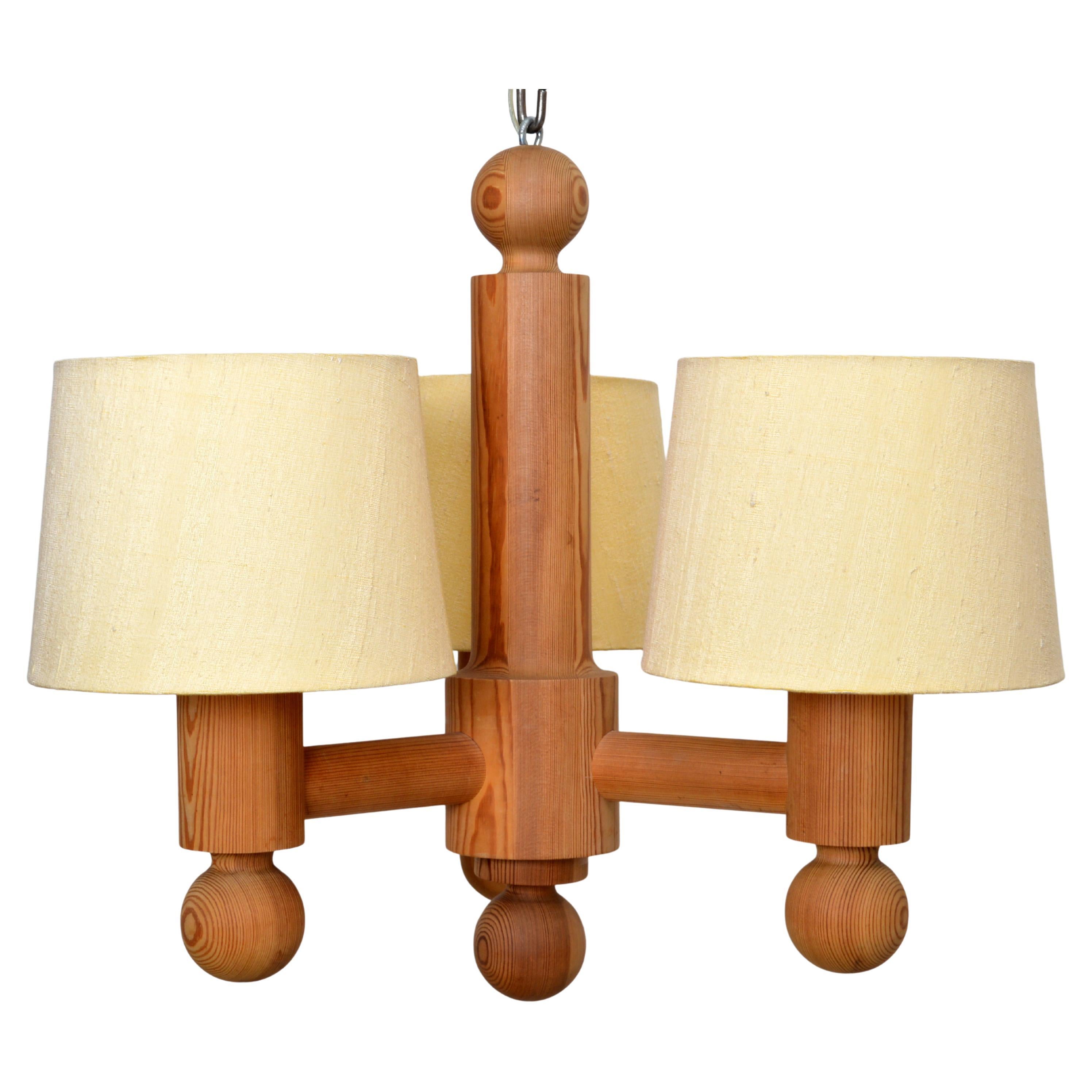 Dreiarmiger Kronleuchter aus massivem Kiefernholz von Luxus Sweden, 1960er Jahre im Angebot