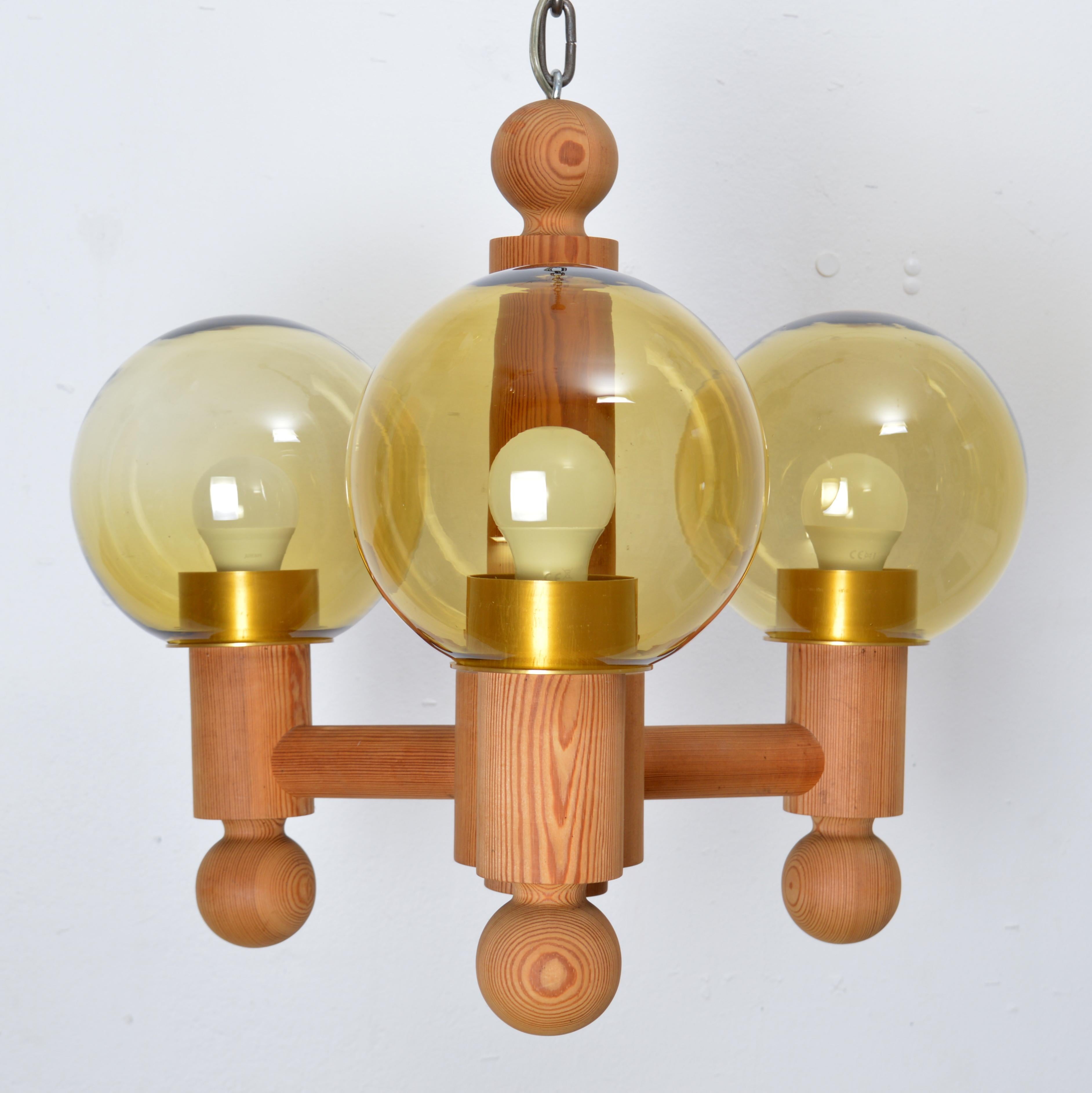 Large Three Arm Solid Pine Chandelier with Glass Globes by Luxus Sweden, 1960s In Good Condition For Sale In Stockholm, SE