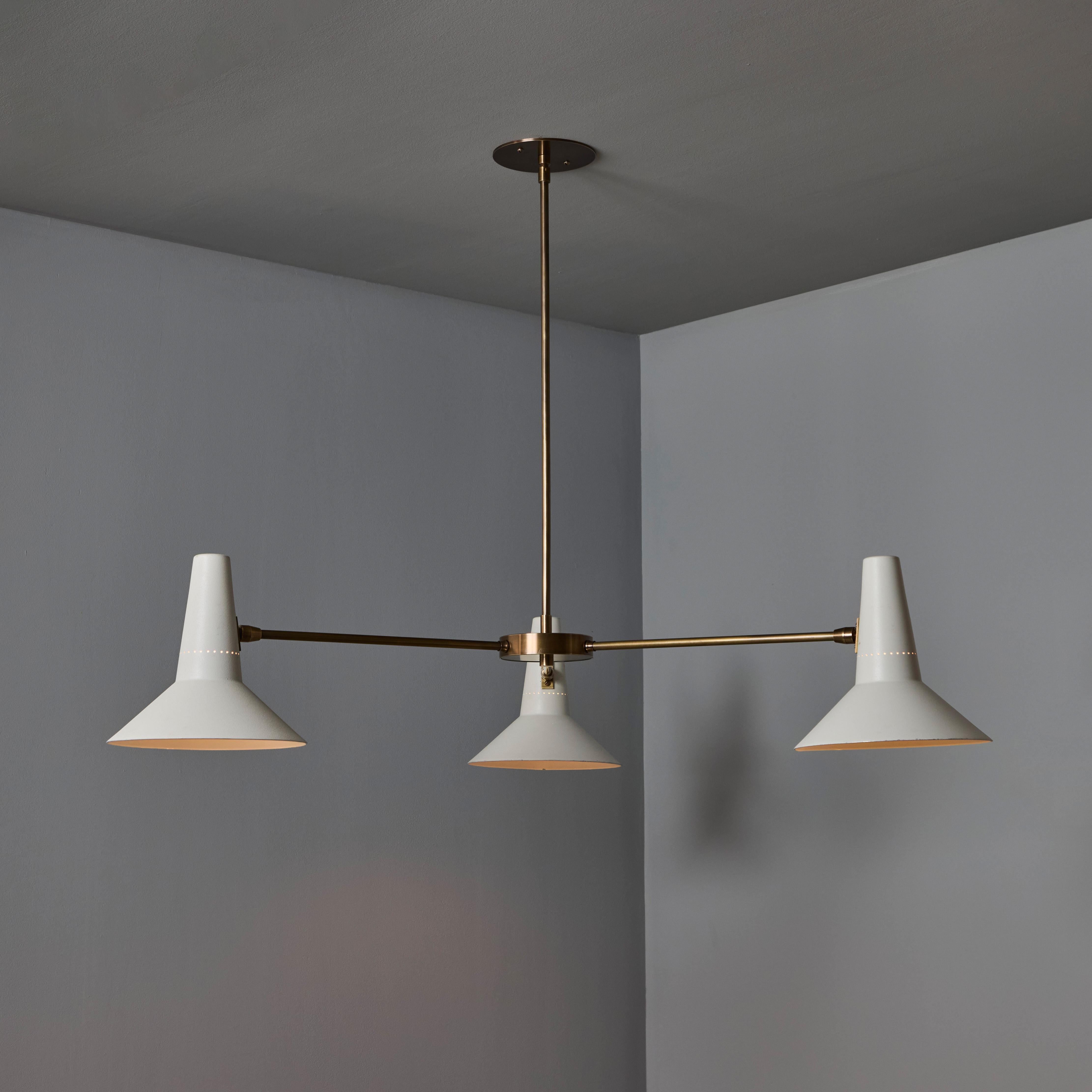 Grand lustre à trois cônes en laiton et blanc dans le style de Giuseppe Ostuni en vente 2