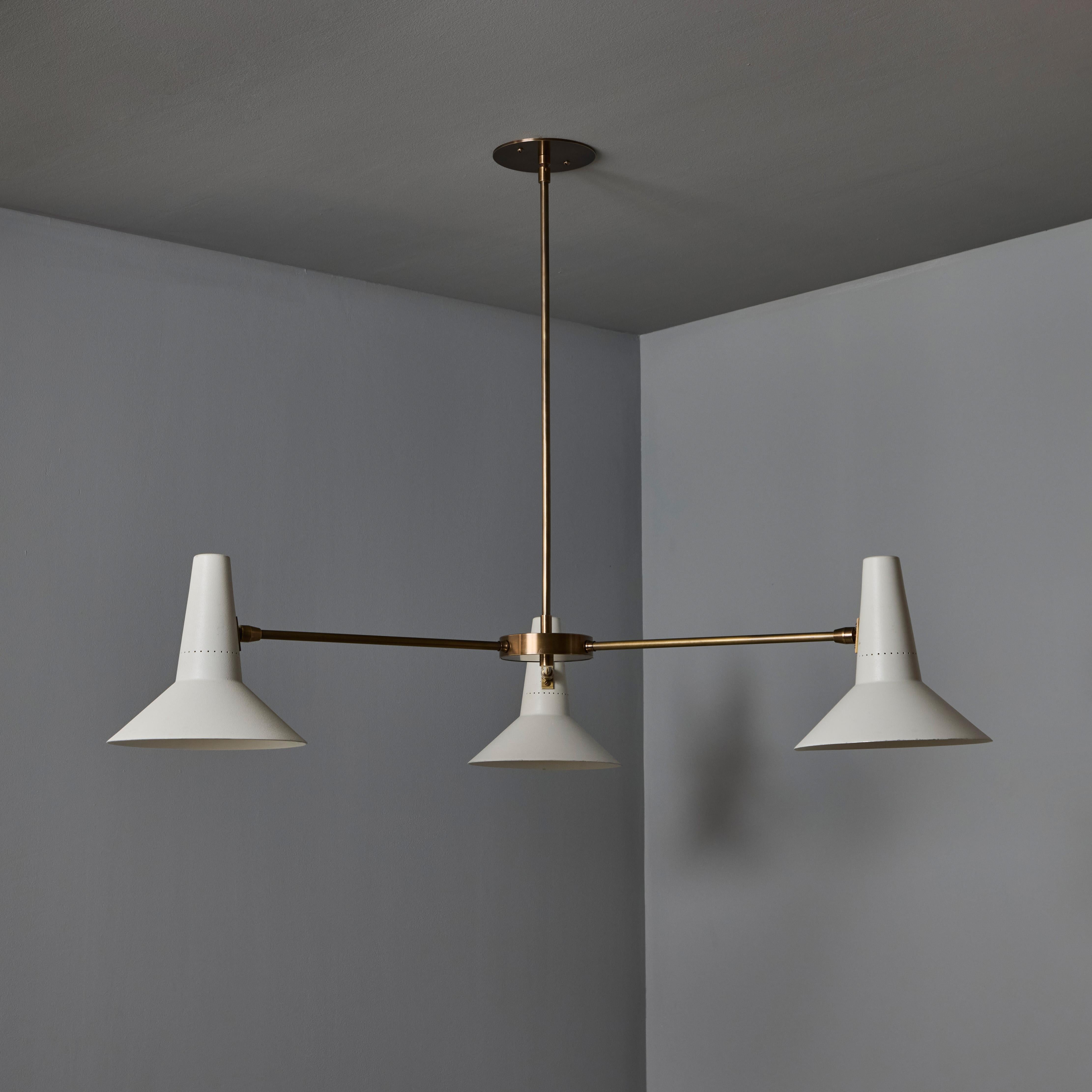 Grand lustre à trois cônes en laiton et blanc dans le style de Giuseppe Ostuni en vente 3