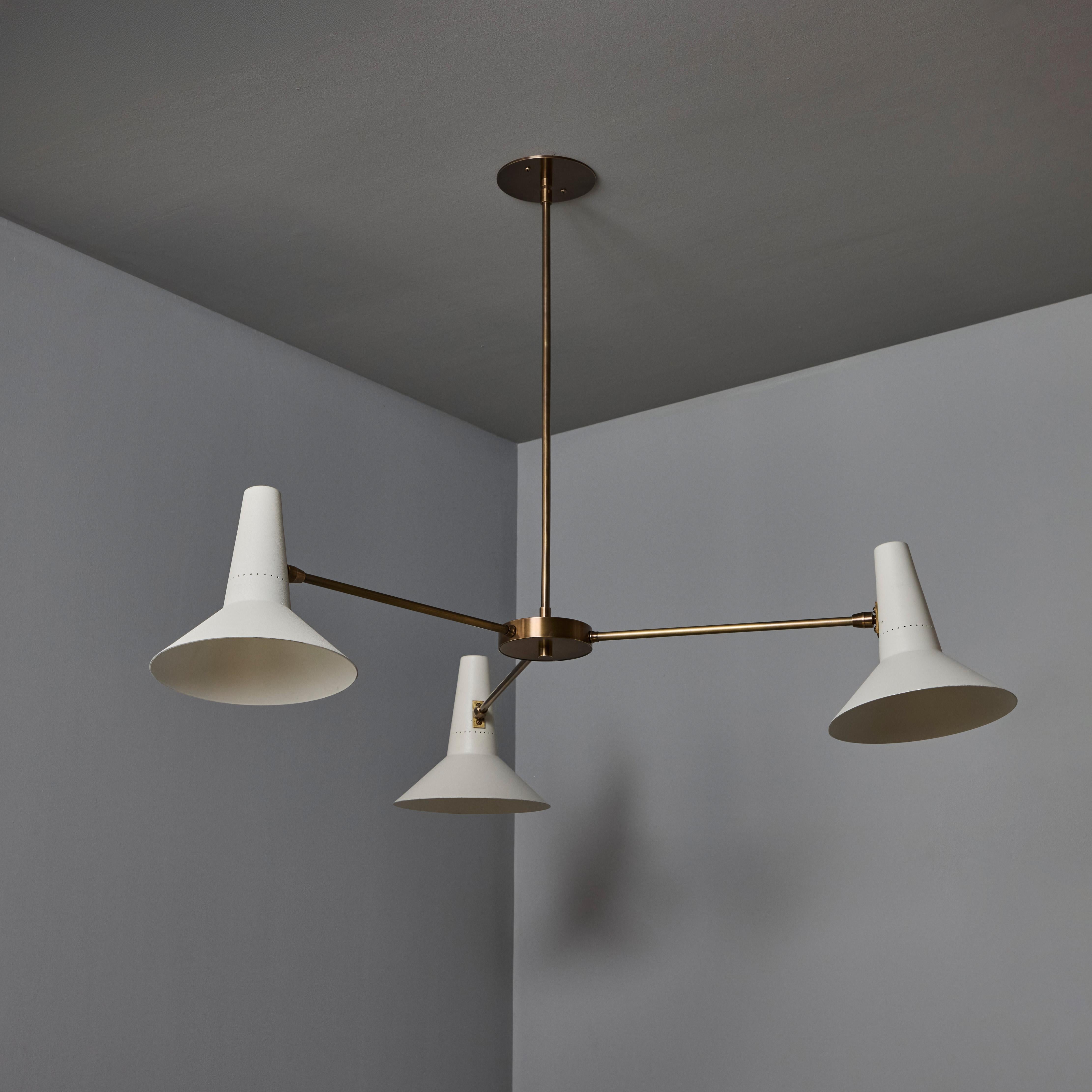 Grand lustre à trois cônes en laiton et blanc dans le style de Giuseppe Ostuni en vente 7