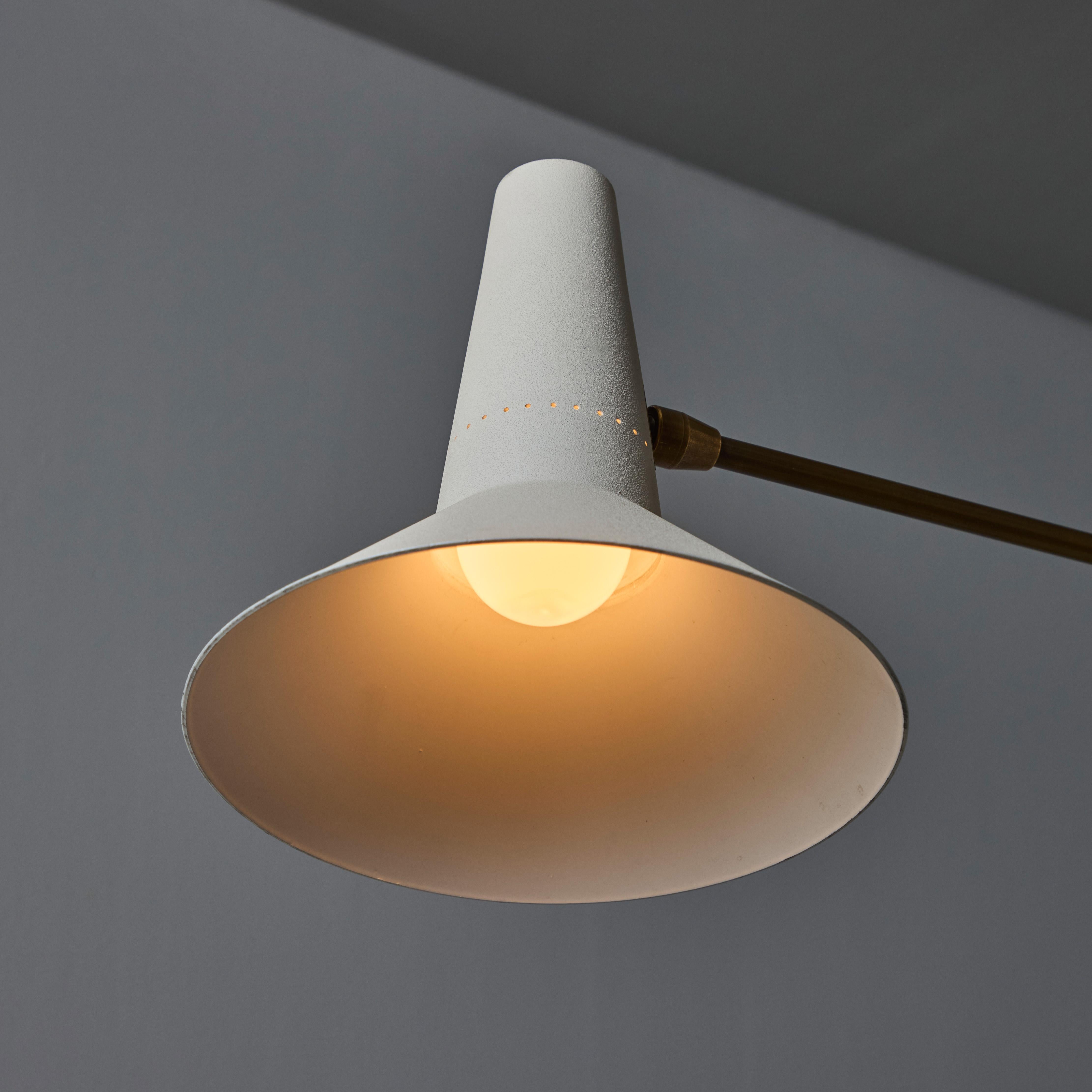 Grand lustre à trois cônes en laiton et blanc dans le style de Giuseppe Ostuni en vente 8