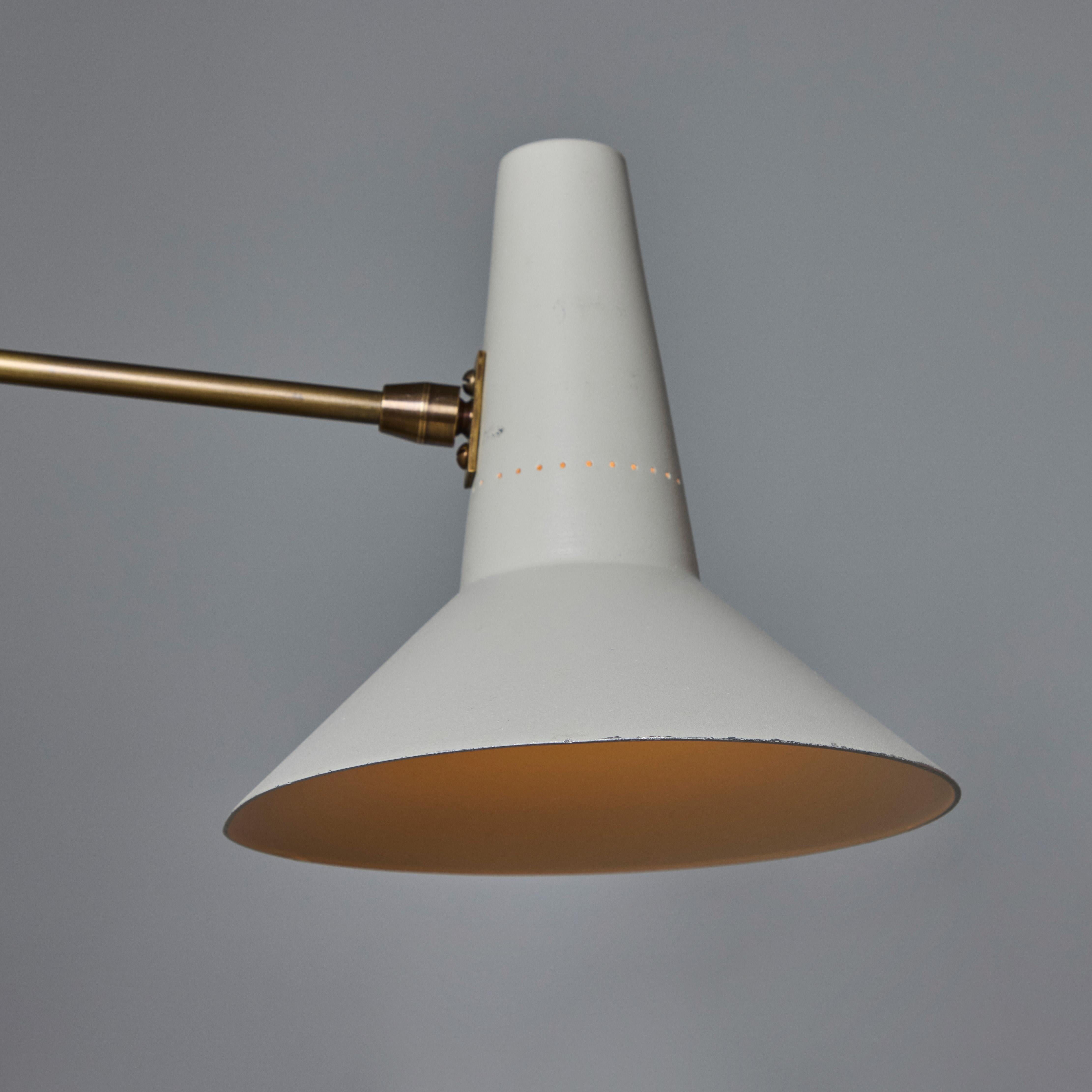 Grand lustre à trois cônes en laiton et blanc dans le style de Giuseppe Ostuni en vente 9