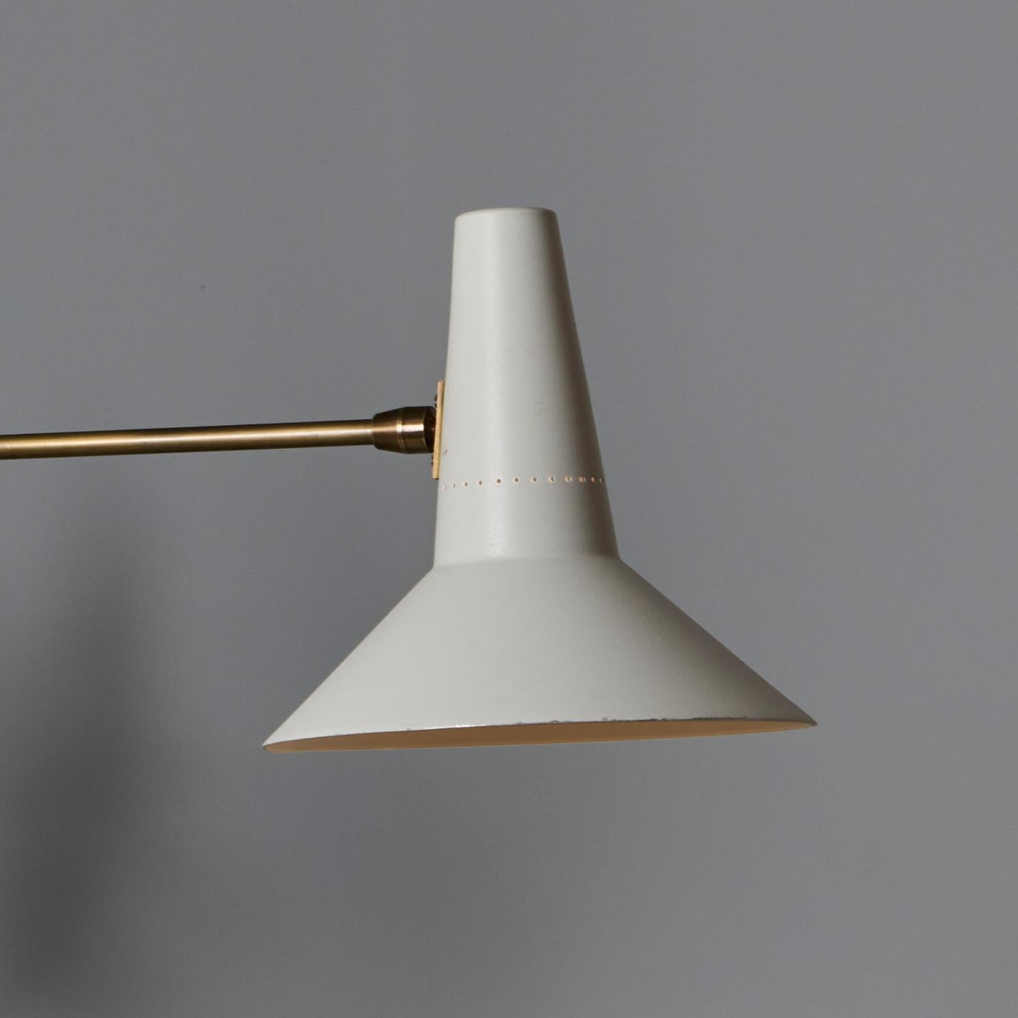 Grand lustre à trois cônes en laiton et blanc dans le style de Giuseppe Ostuni en vente 12