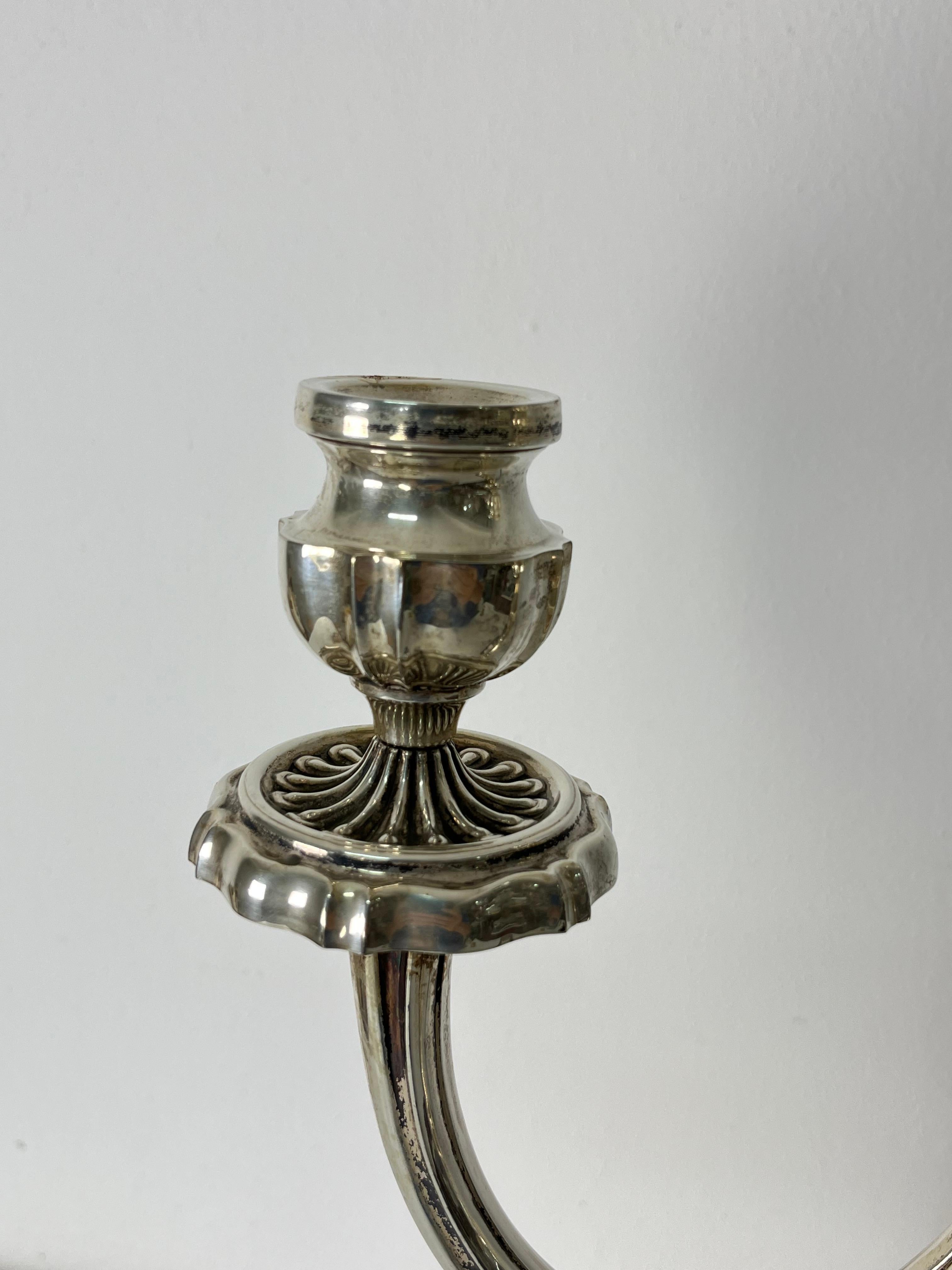 Grande candelabro a tre luci in argento 800, altezza 60 cm, anni '60 In condizioni buone in vendita a Palermo, IT
