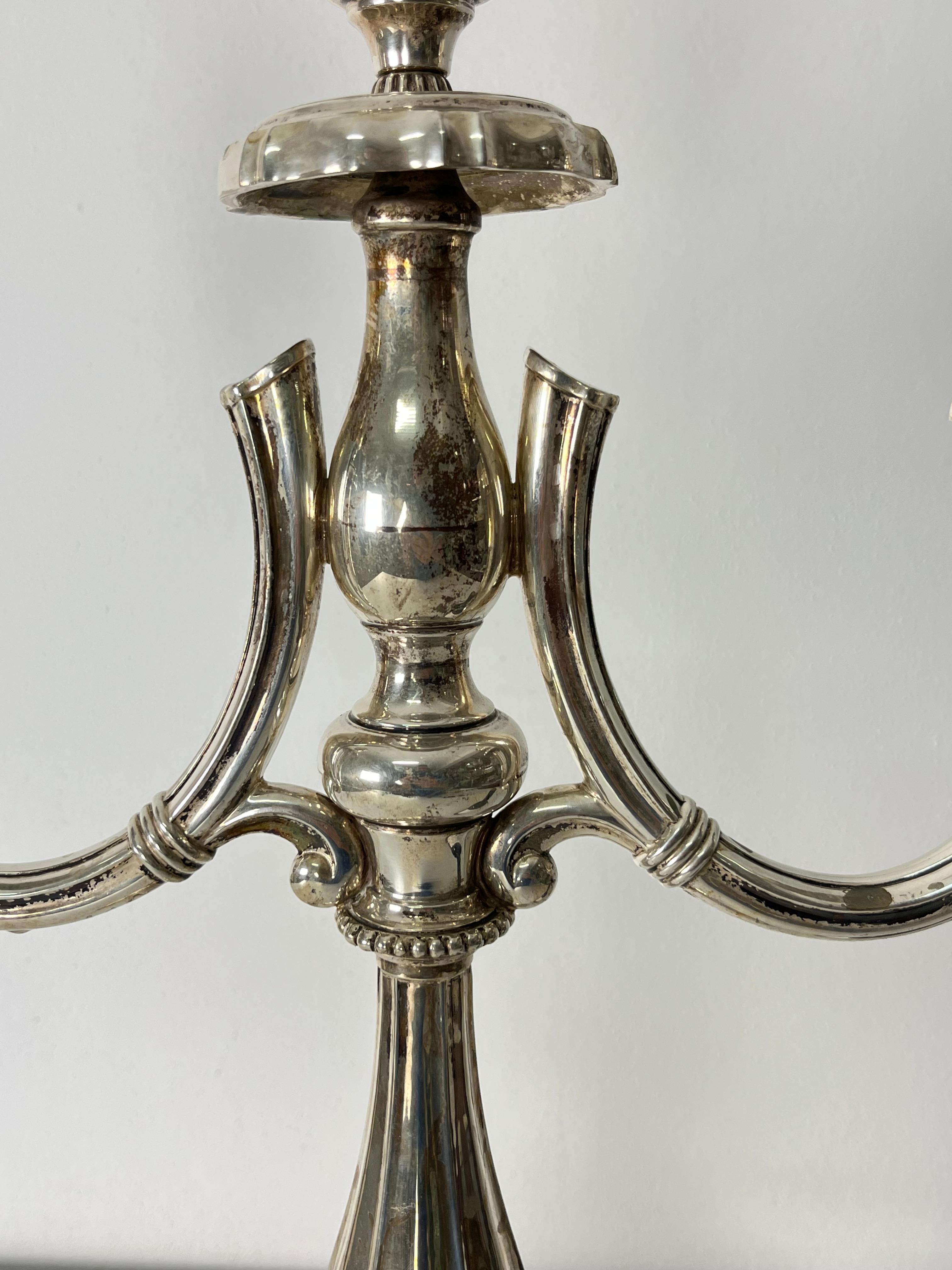 Metà XX secolo Grande candelabro a tre luci in argento 800, altezza 60 cm, anni '60 in vendita