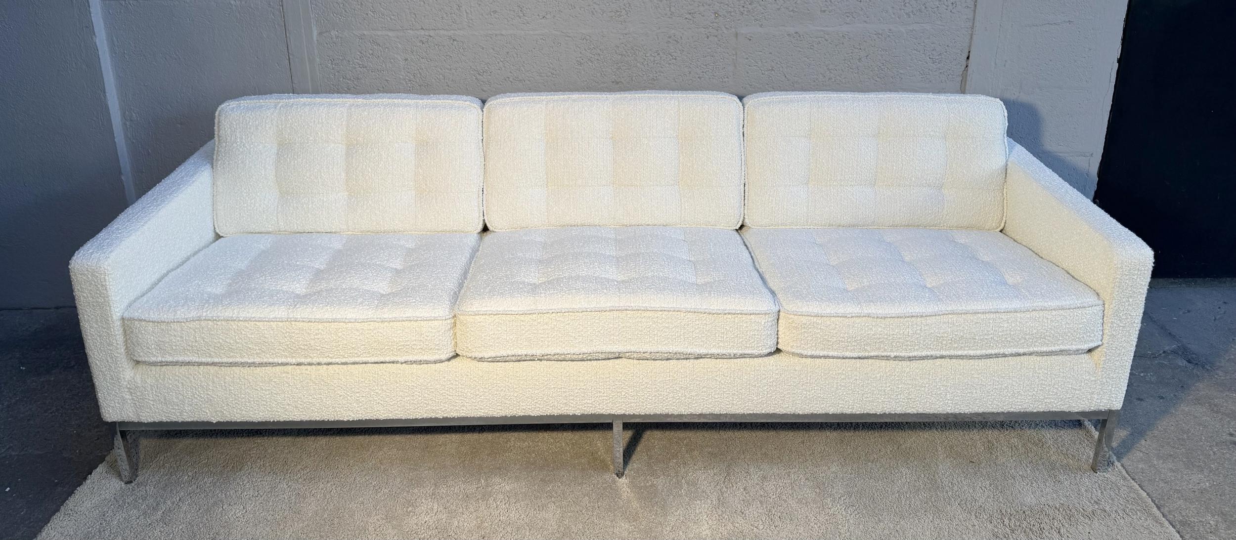 Large three-seater sofa, chrome steel frame, new foam padding for the upholstered seat and back cushions, new off-white rustic wool cover.
Designed by Florence Knoll in 1954.
Lenght: 230 cm (90. 55 inches - 7.54 feet)
Depth: 80 cm (31.5 inches)
Seat
