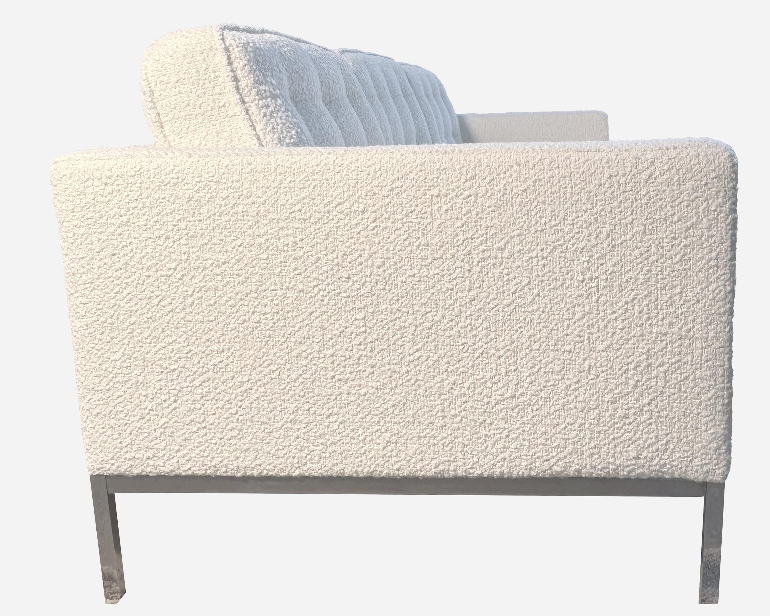 Fine XX secolo Large three-seater sofa, by Florence Knoll, Knoll International, circa 1970 in vendita