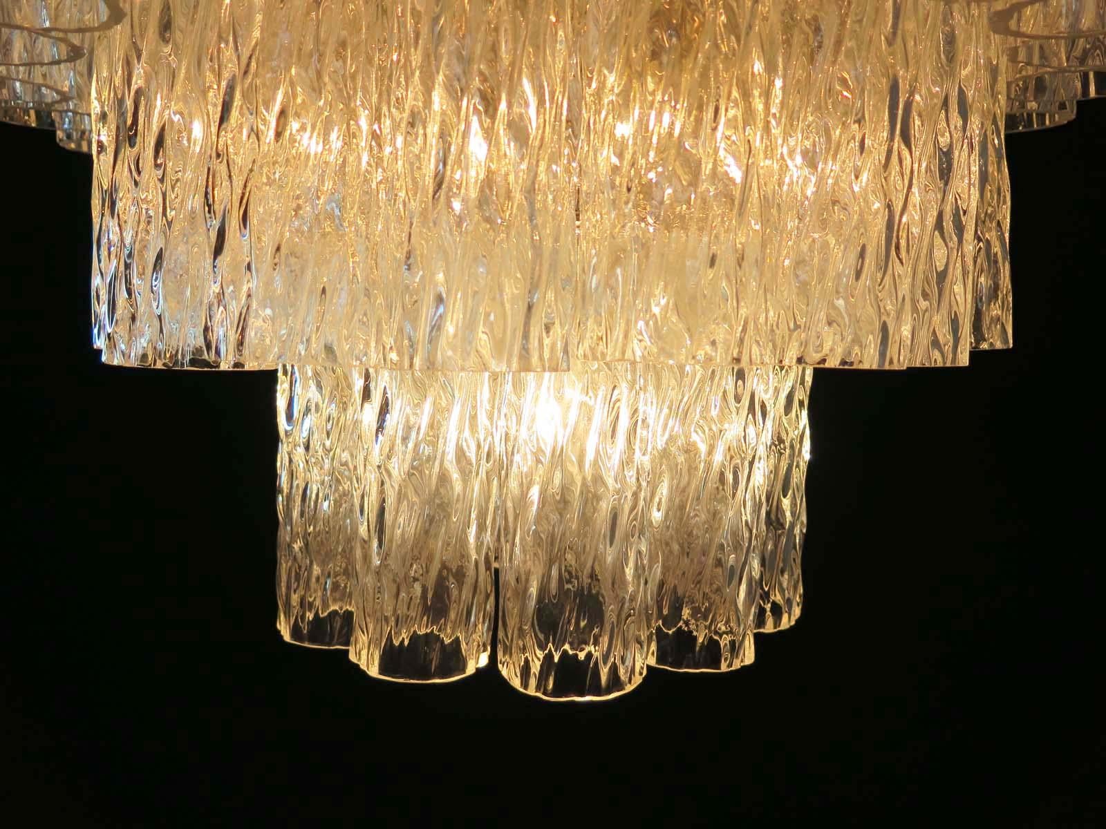 italien Grand lustre à trois branches en verre de Murano