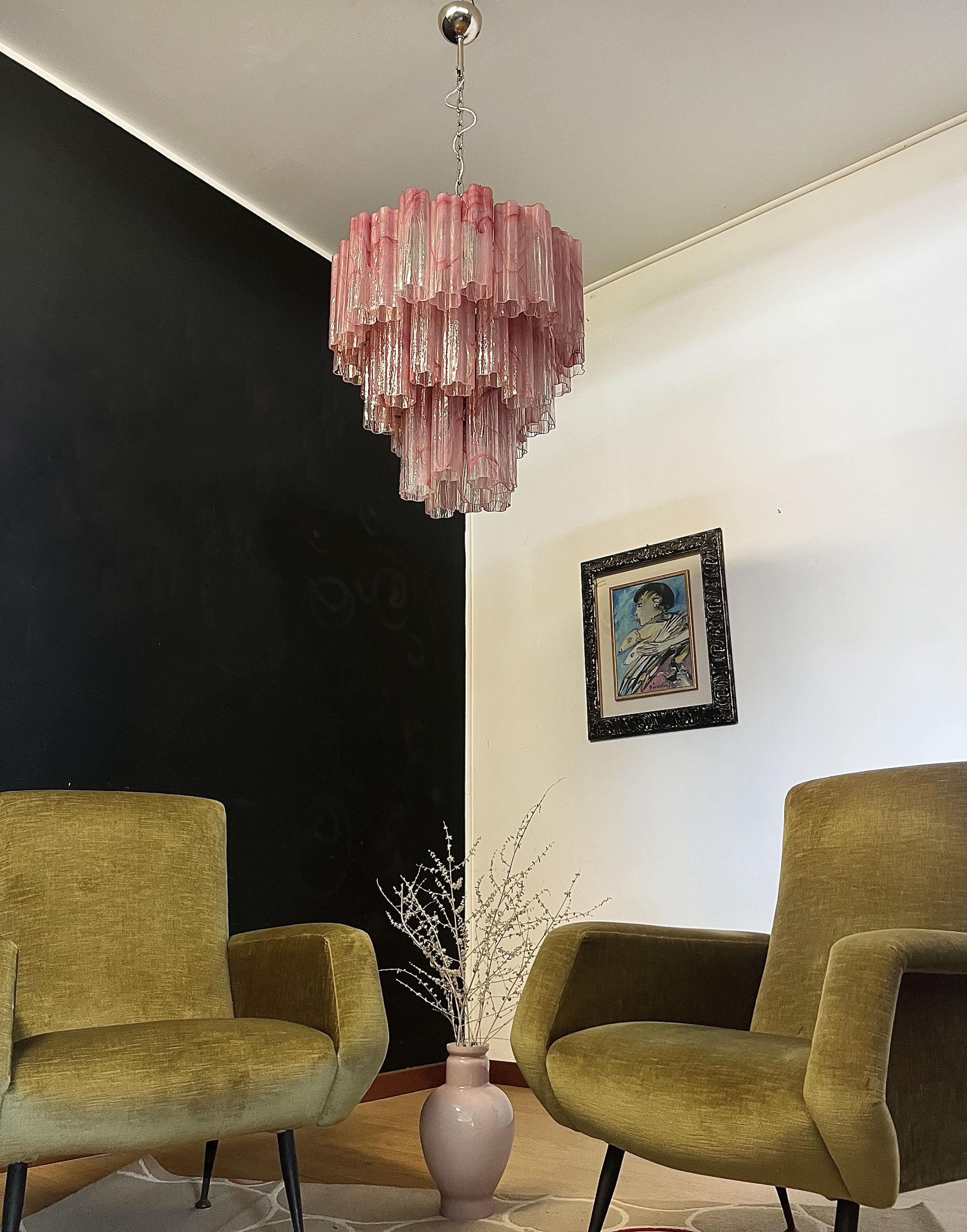 Italian vintage chandelier in Murano glass and nickel-plated metal structure. The armor polished nickel supports 48  large glass tubes in a star shape. The alabaster technique created in Venetian glassworks gives the glass an elegant grain.
Period: