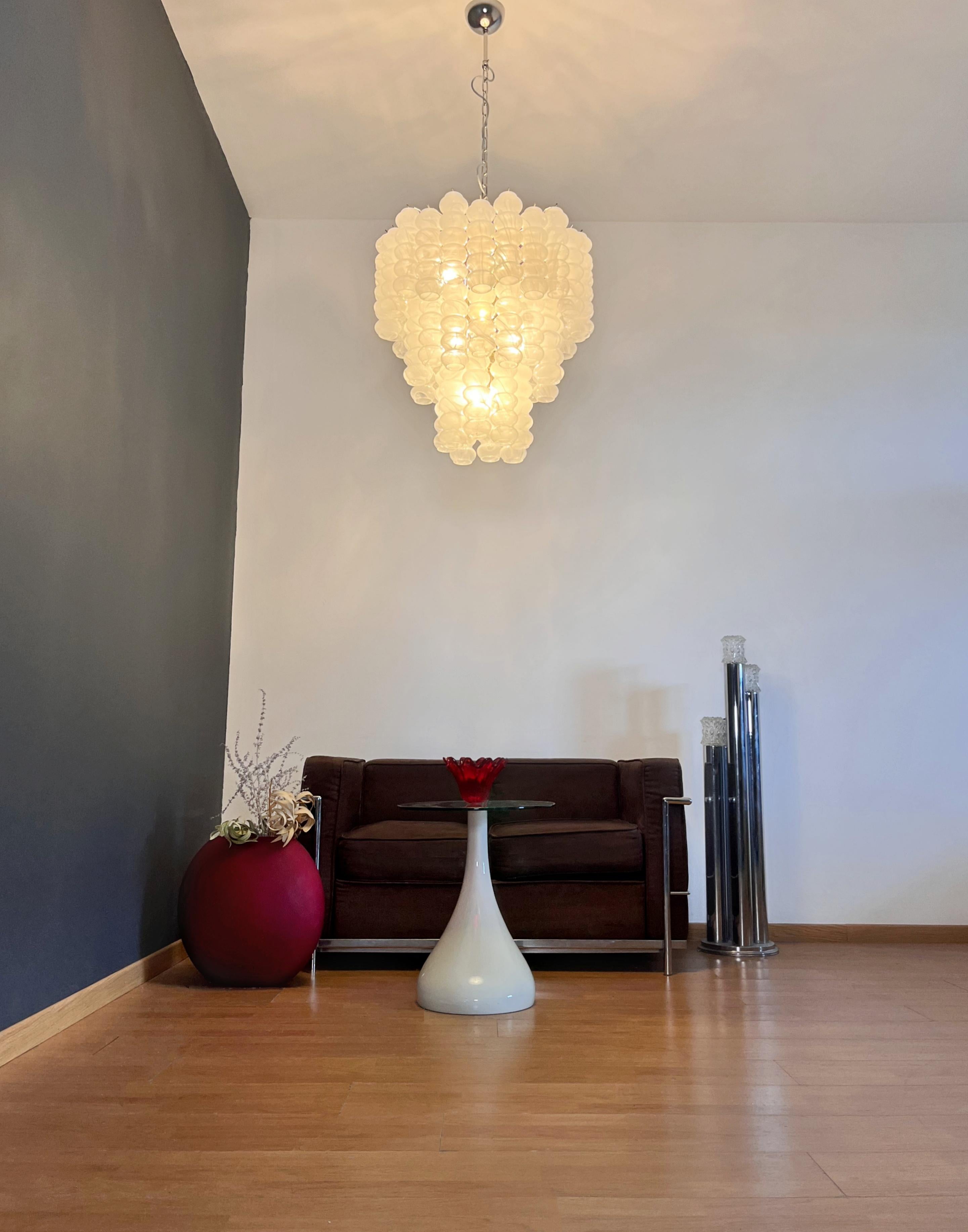 Grande lampadario a tubo in vetro di Murano a tre livelli - bianco albaster in vendita 2