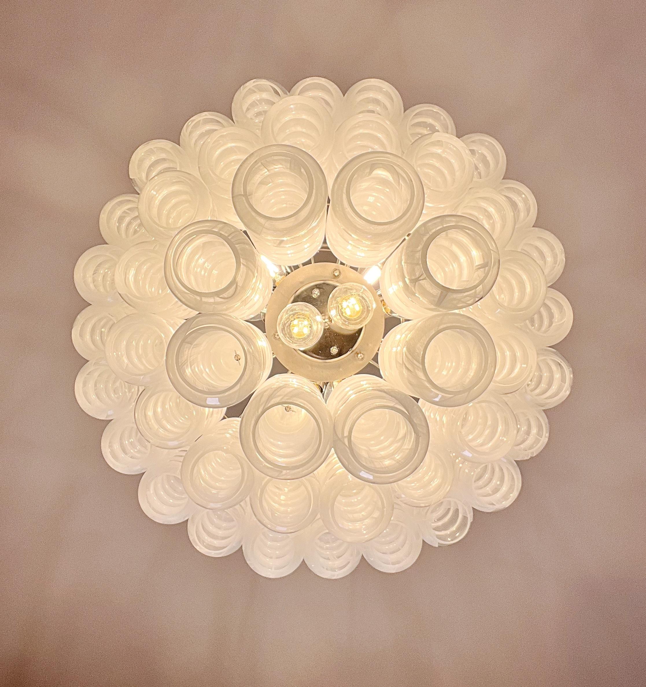 Grande lampadario a tubo in vetro di Murano a tre livelli - bianco albaster in vendita 9