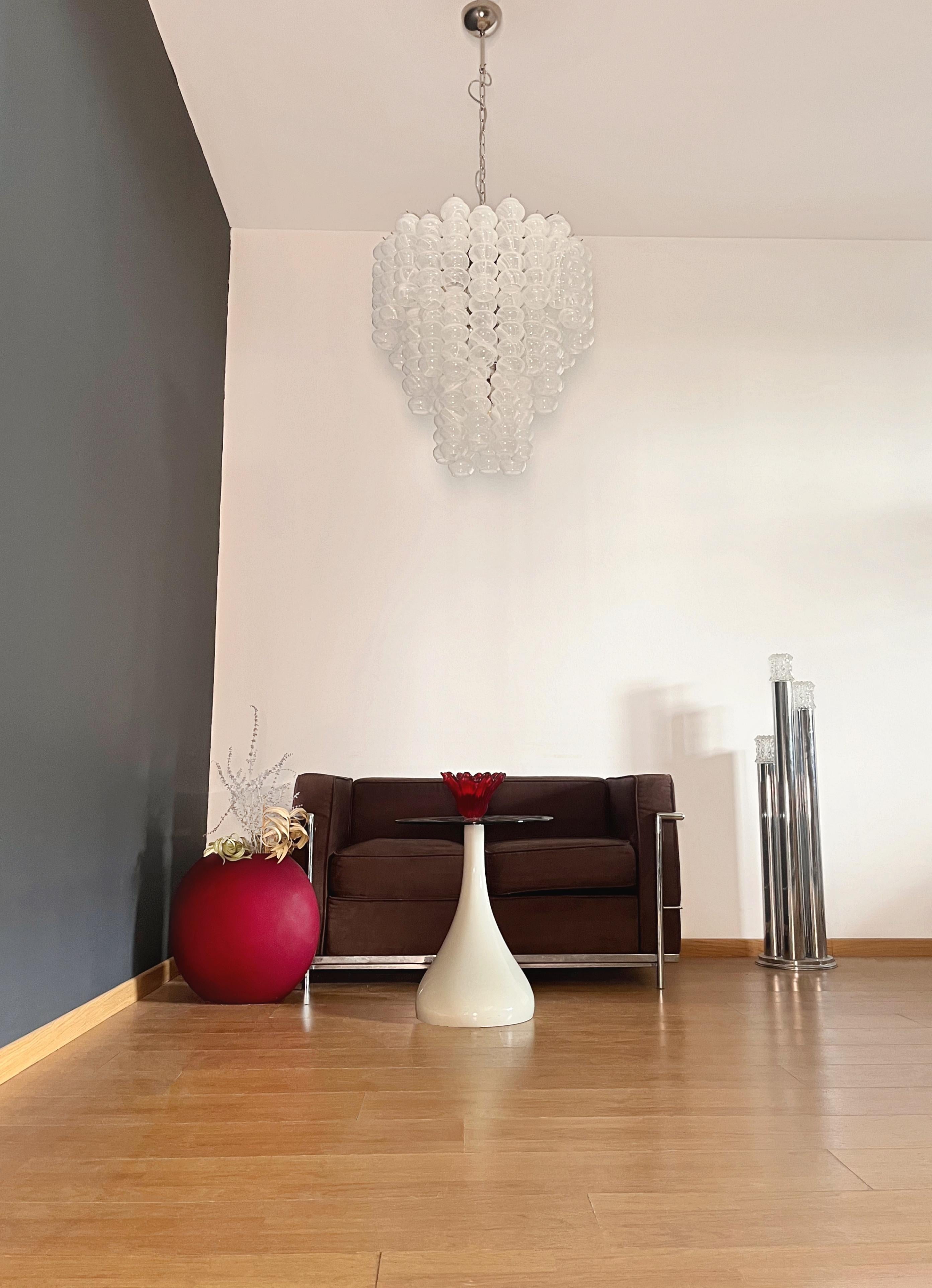 Mid-Century moderno Grande lampadario a tubo in vetro di Murano a tre livelli - bianco albaster in vendita