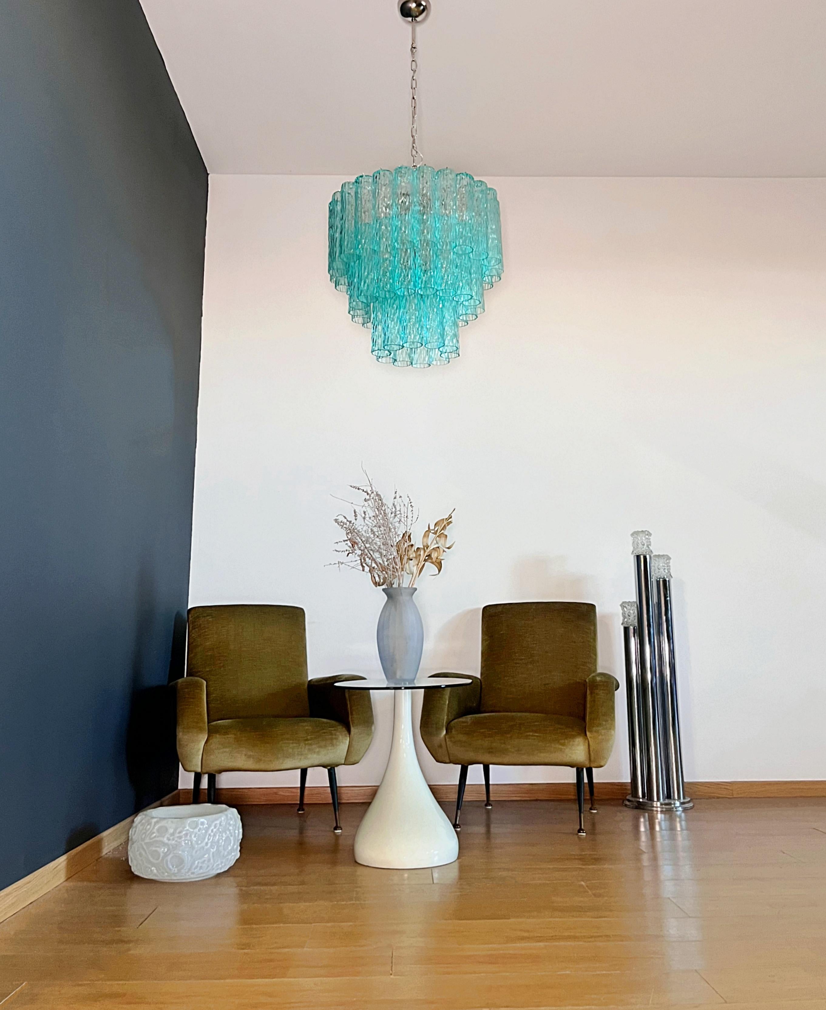 Italiano Grande a tre piani di Venini Murano  Lampadario a tubo di vetro turchese in vendita