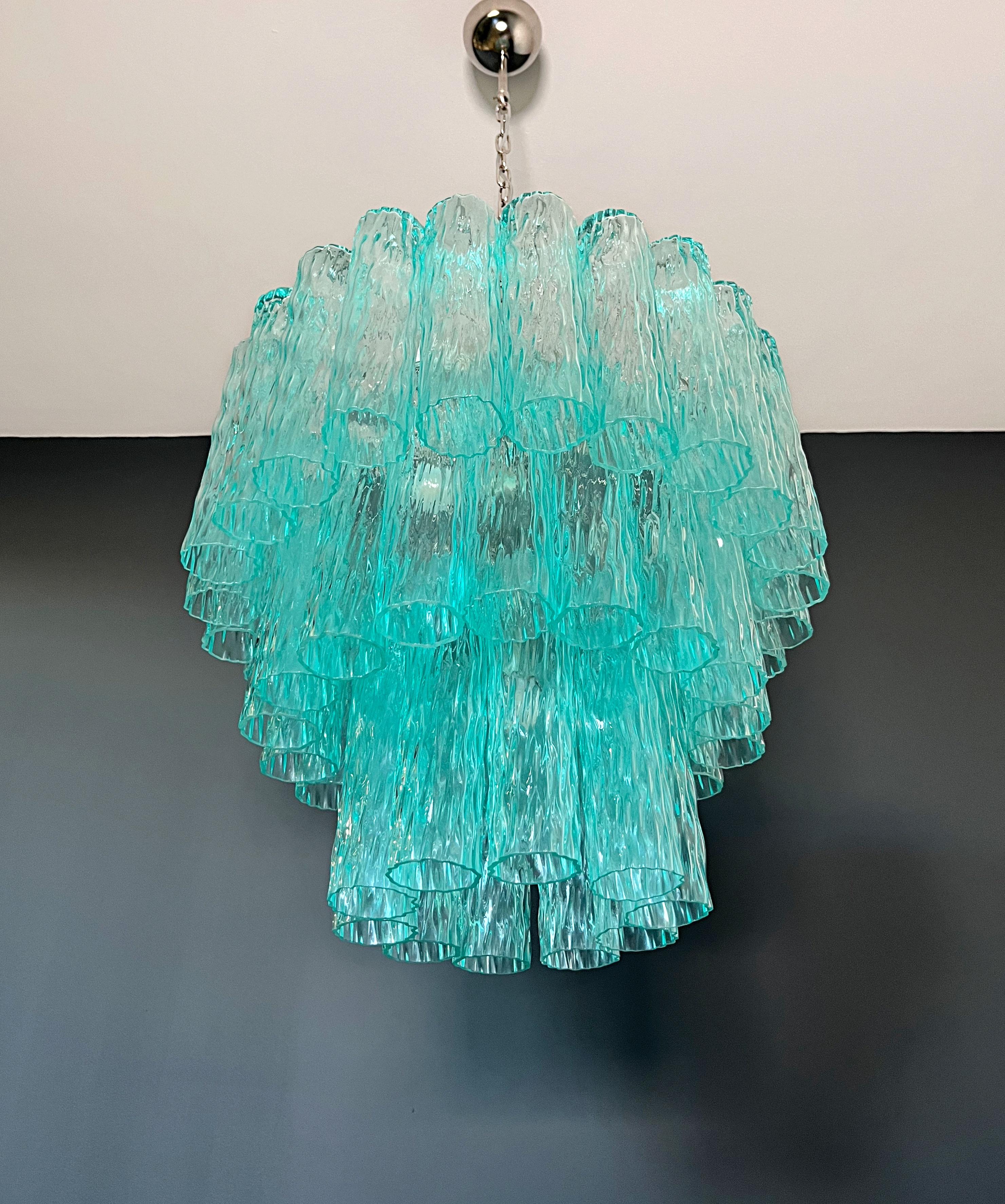XX secolo Grande a tre piani di Venini Murano  Lampadario a tubo di vetro turchese in vendita