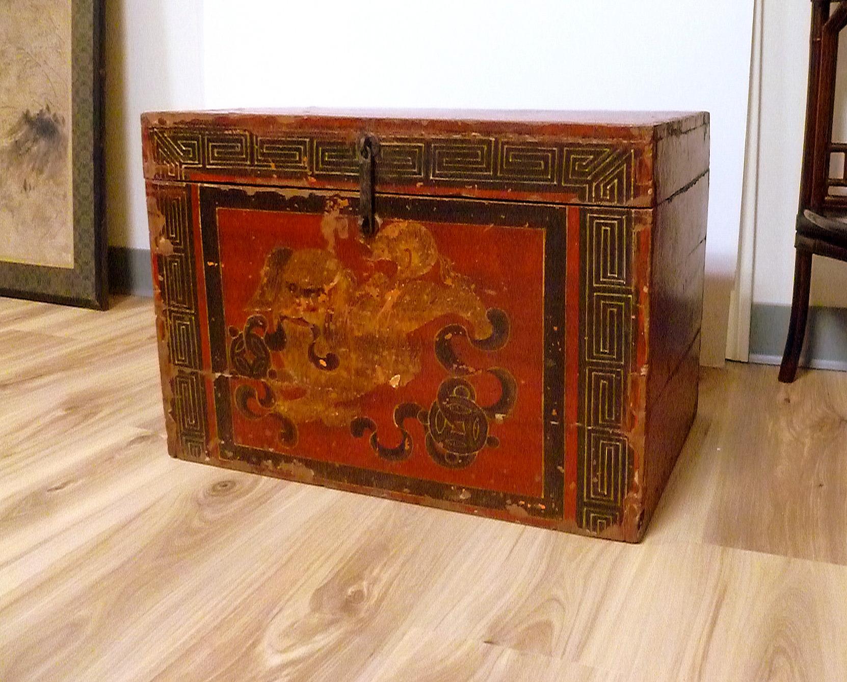 Large Tibetan Painted Box In Good Condition For Sale In Greenwich, CT