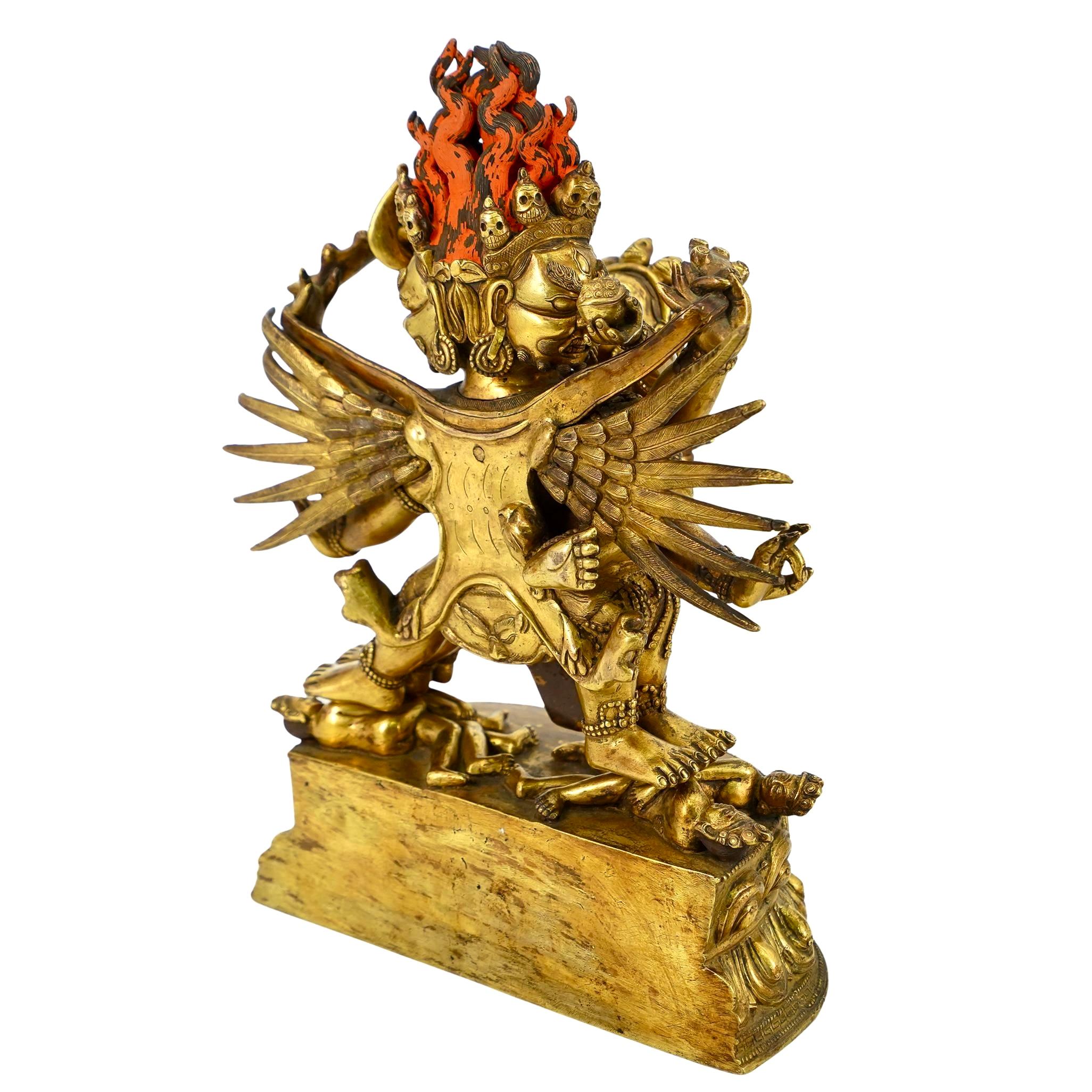 Gran estatua tibetana de Vajrabhairava de bronce dorado Bronce en venta
