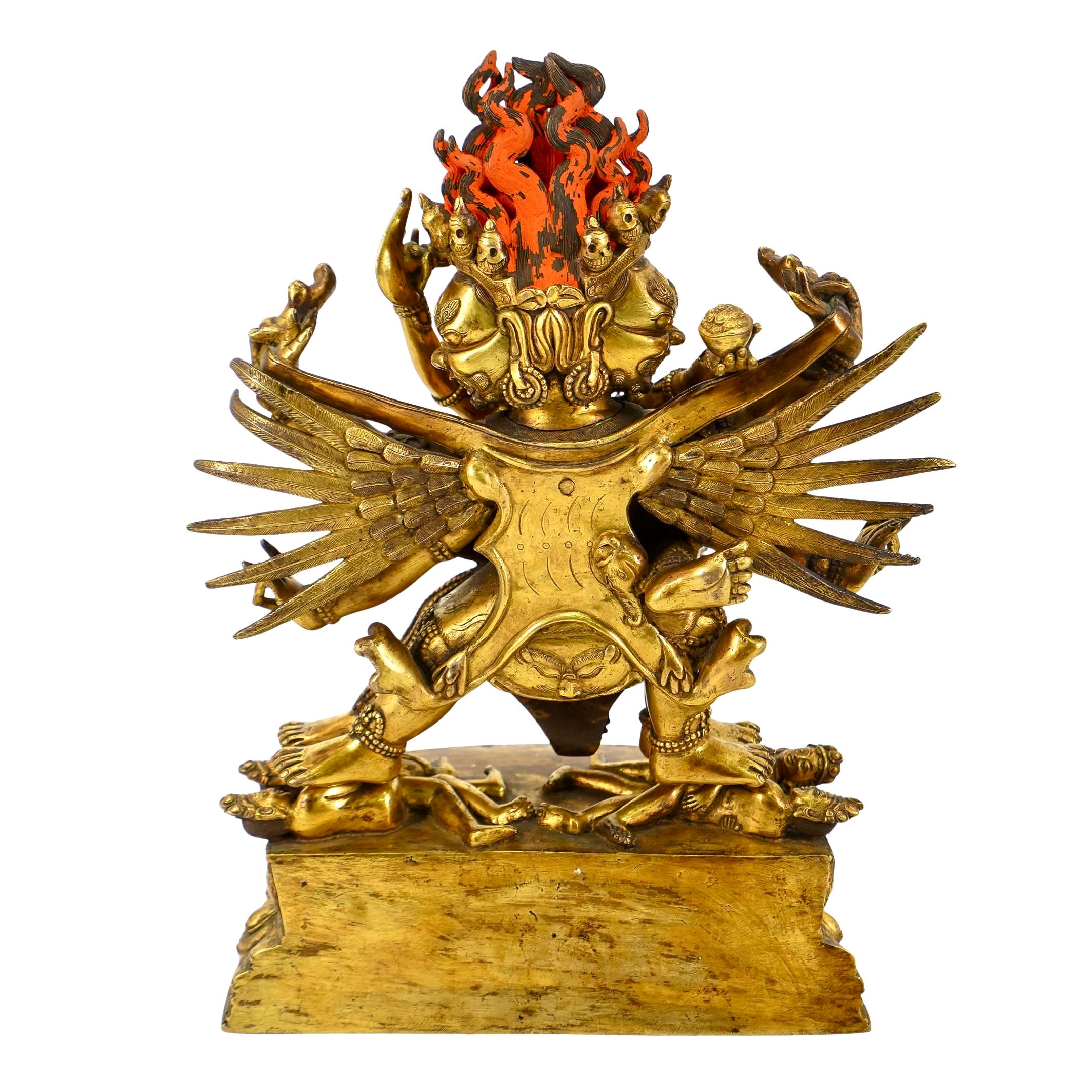 Gran estatua tibetana de Vajrabhairava de bronce dorado en venta 1