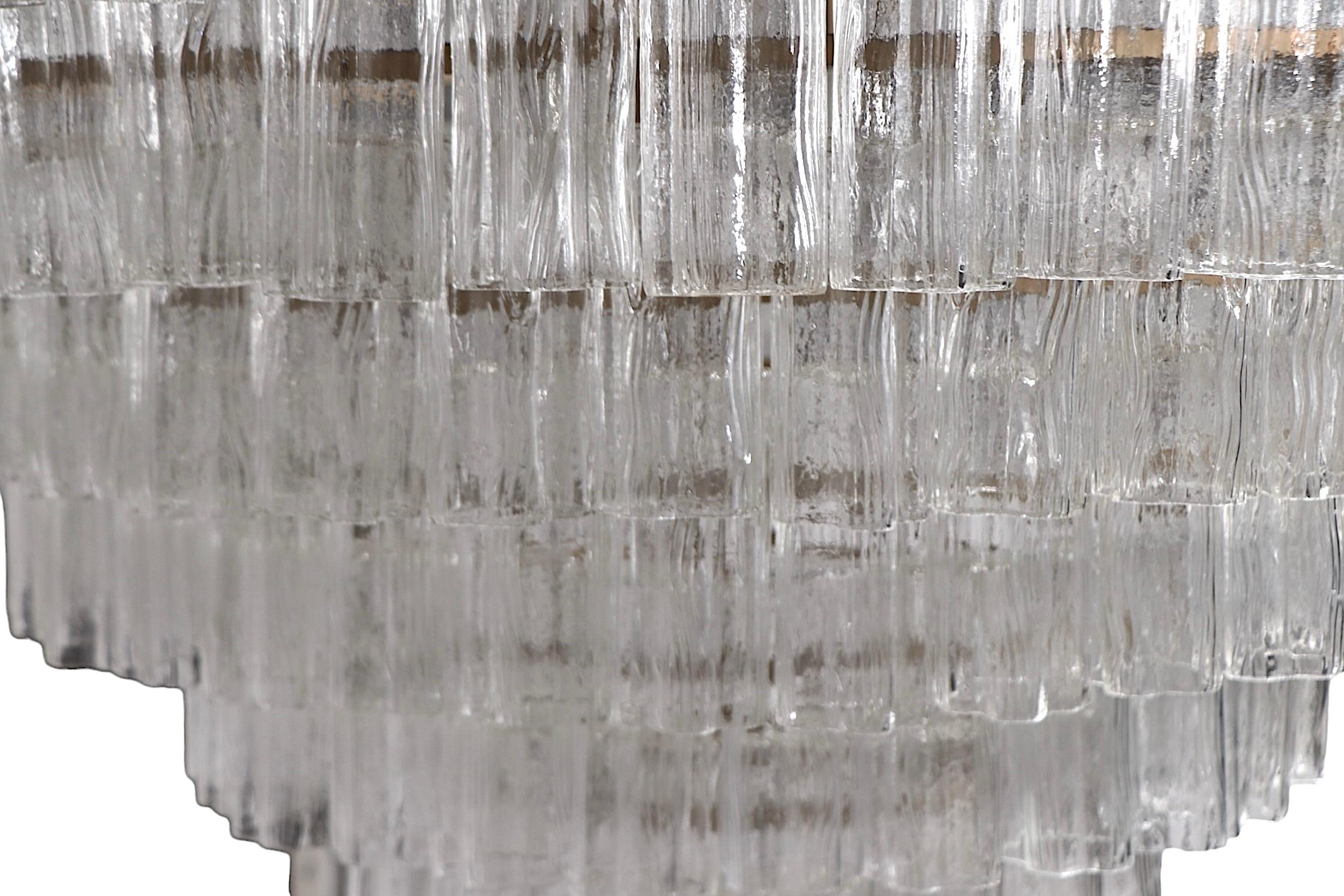 italien Grande Cascade à étages  Lustre encastré avec abat-jour Tronchi en verre de Murano en vente