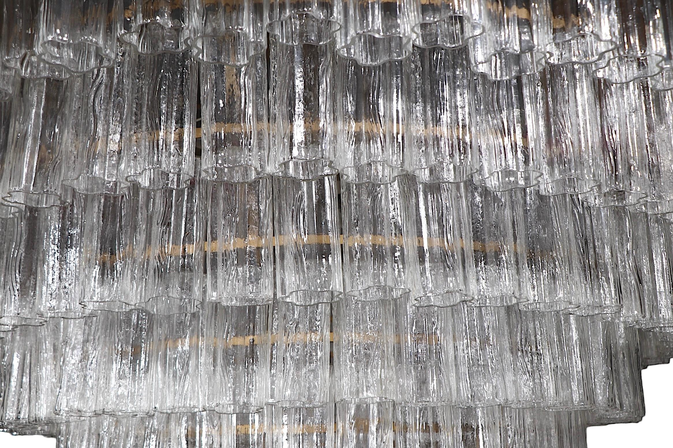 Grande Cascade à étages  Lustre encastré avec abat-jour Tronchi en verre de Murano Bon état - En vente à New York, NY
