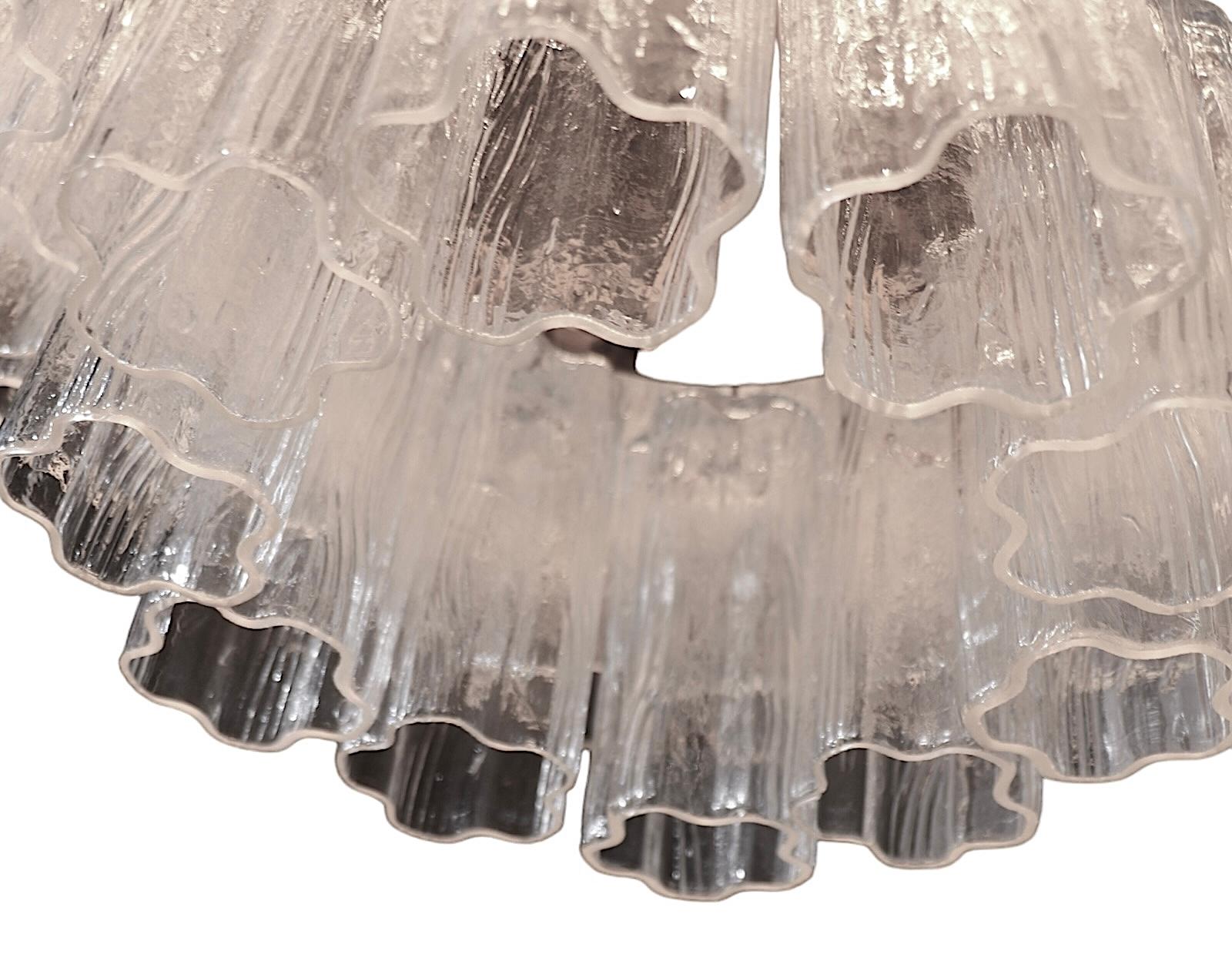 Métal Grande Cascade à étages  Lustre encastré avec abat-jour Tronchi en verre de Murano en vente