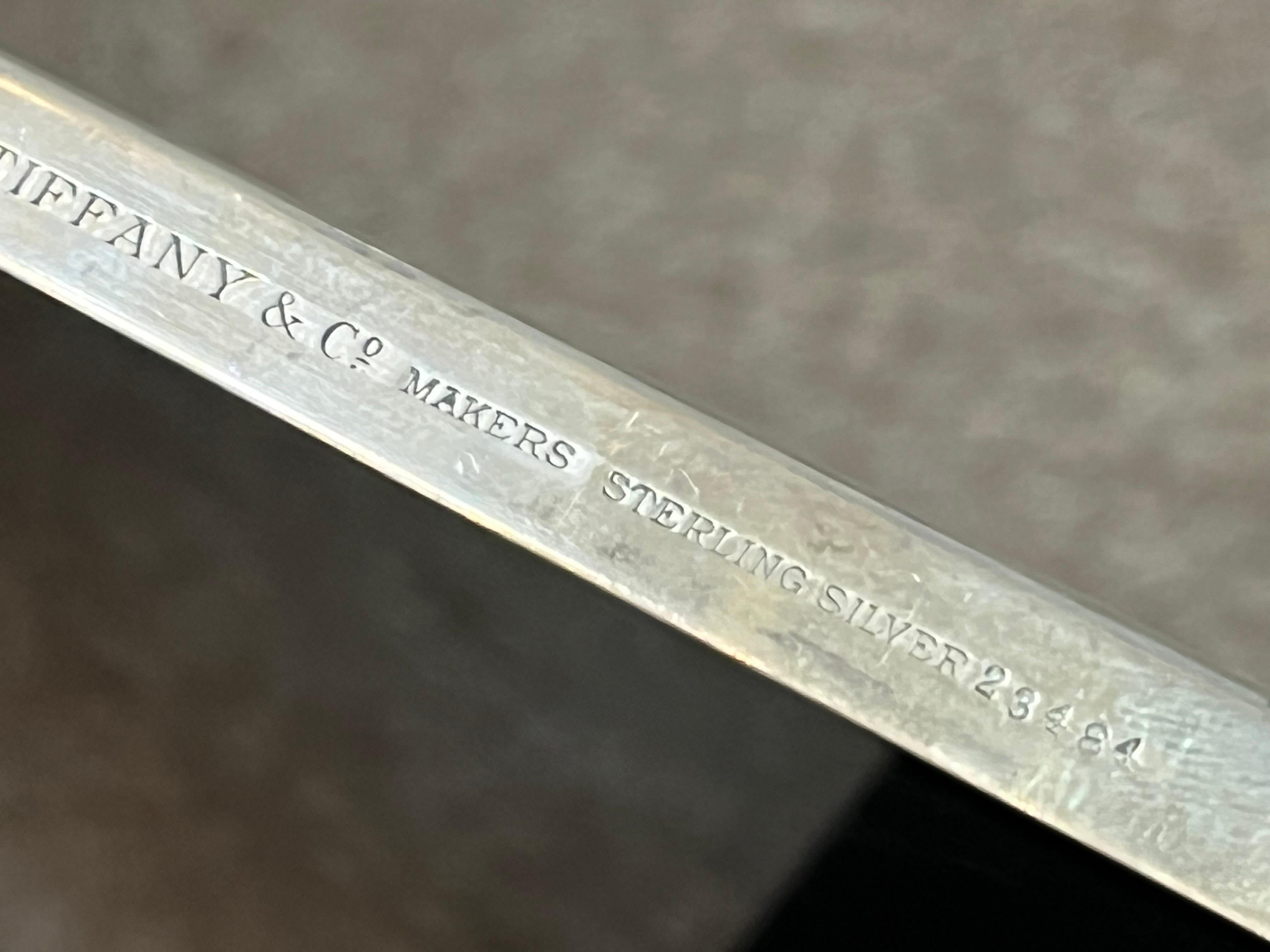 Große Tiffany & Co. Bilderrahmen aus Sterlingsilber mit Nachkriegsmuster und Nummer im Angebot 6