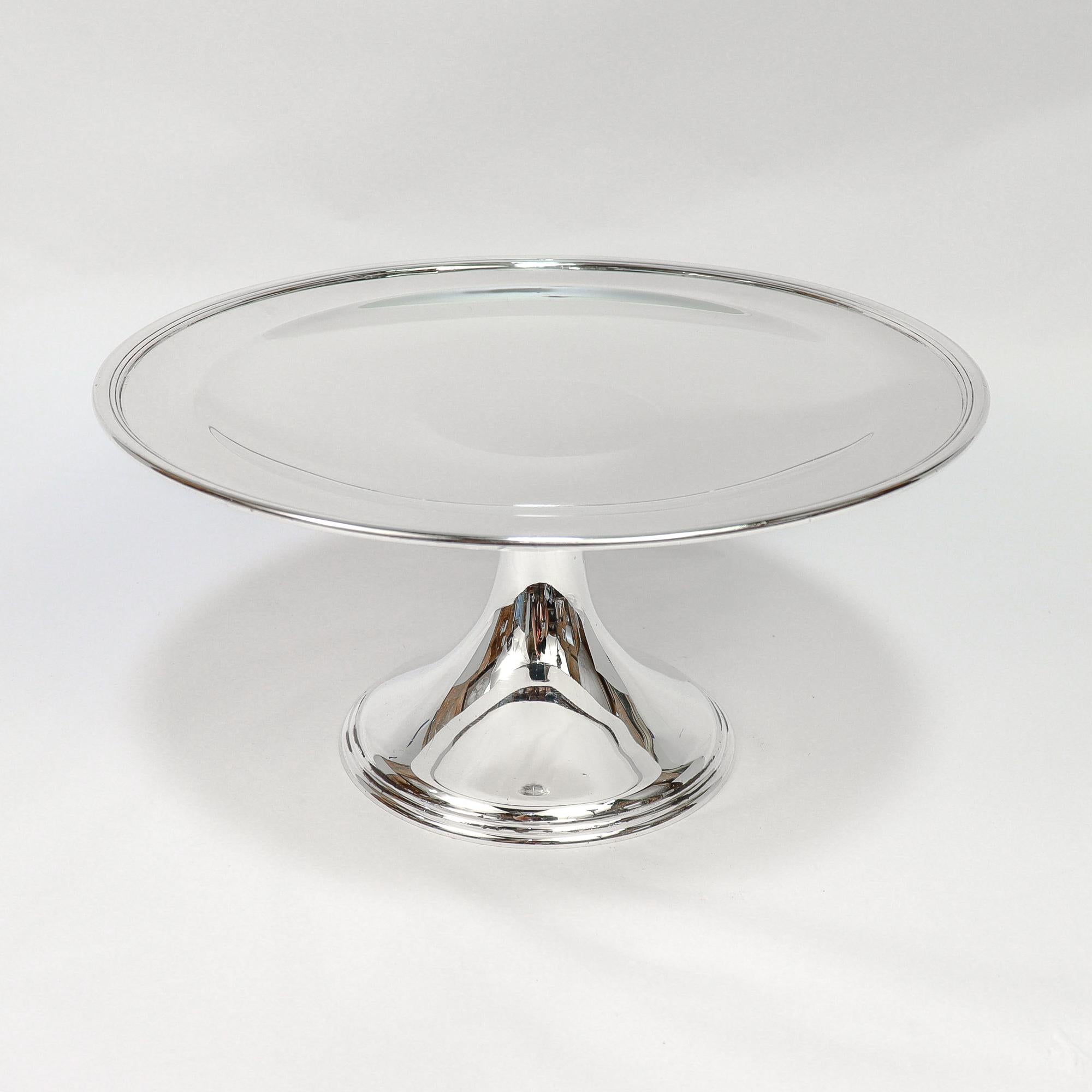 Große Tiffany & Co. Mitte des Jahrhunderts Sterling Silber Kompott oder Kuchen Stand im Zustand „Gut“ im Angebot in Philadelphia, PA