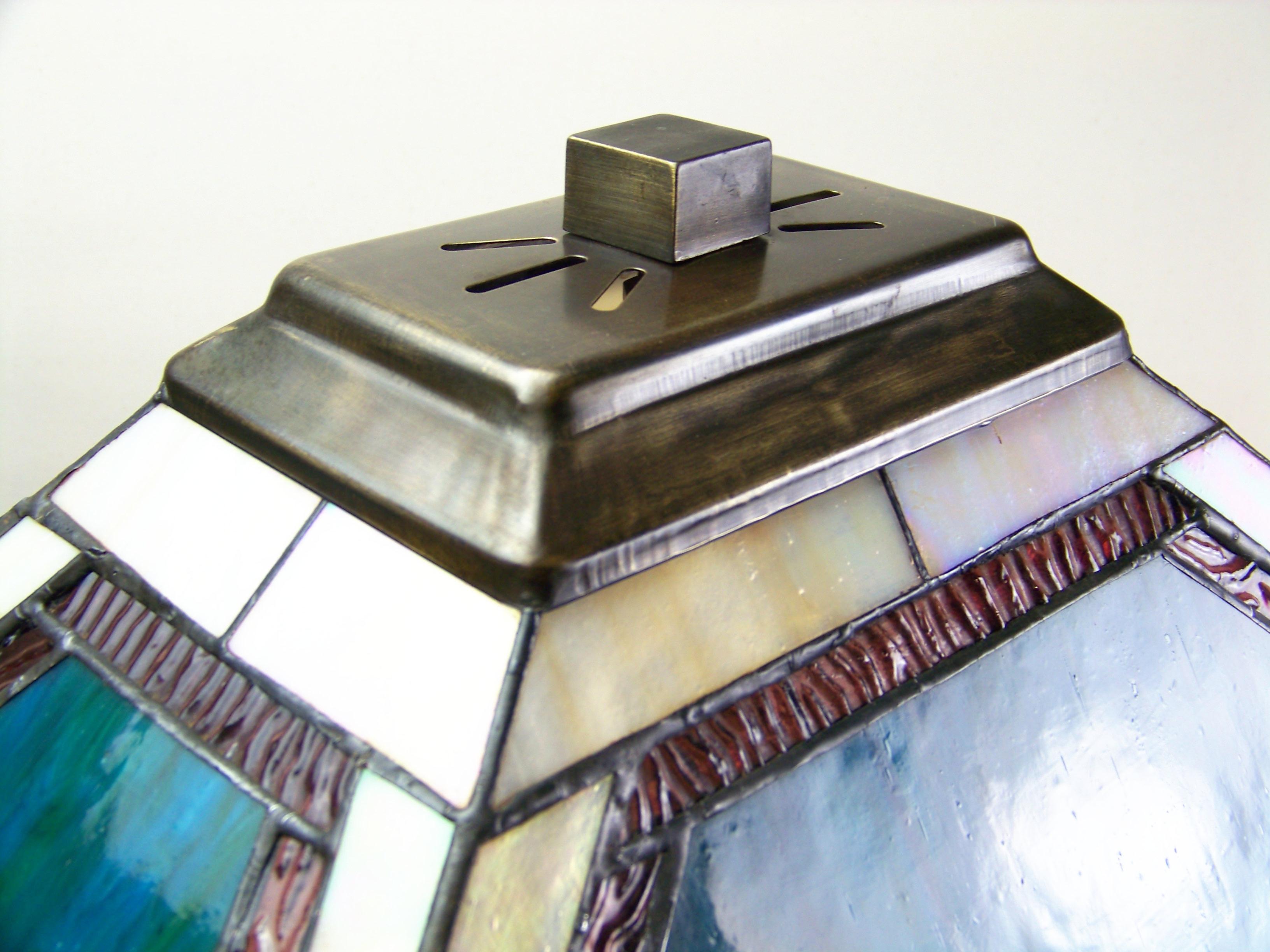 Große Tiffany-Tischlampe (Mitte des 20. Jahrhunderts) im Angebot