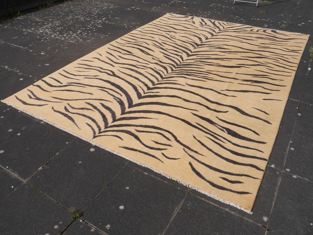 Großer Tiger-Teppich aus Wolle, handgeknüpft, Art déco-Design von Djoharian Collection im Angebot 4