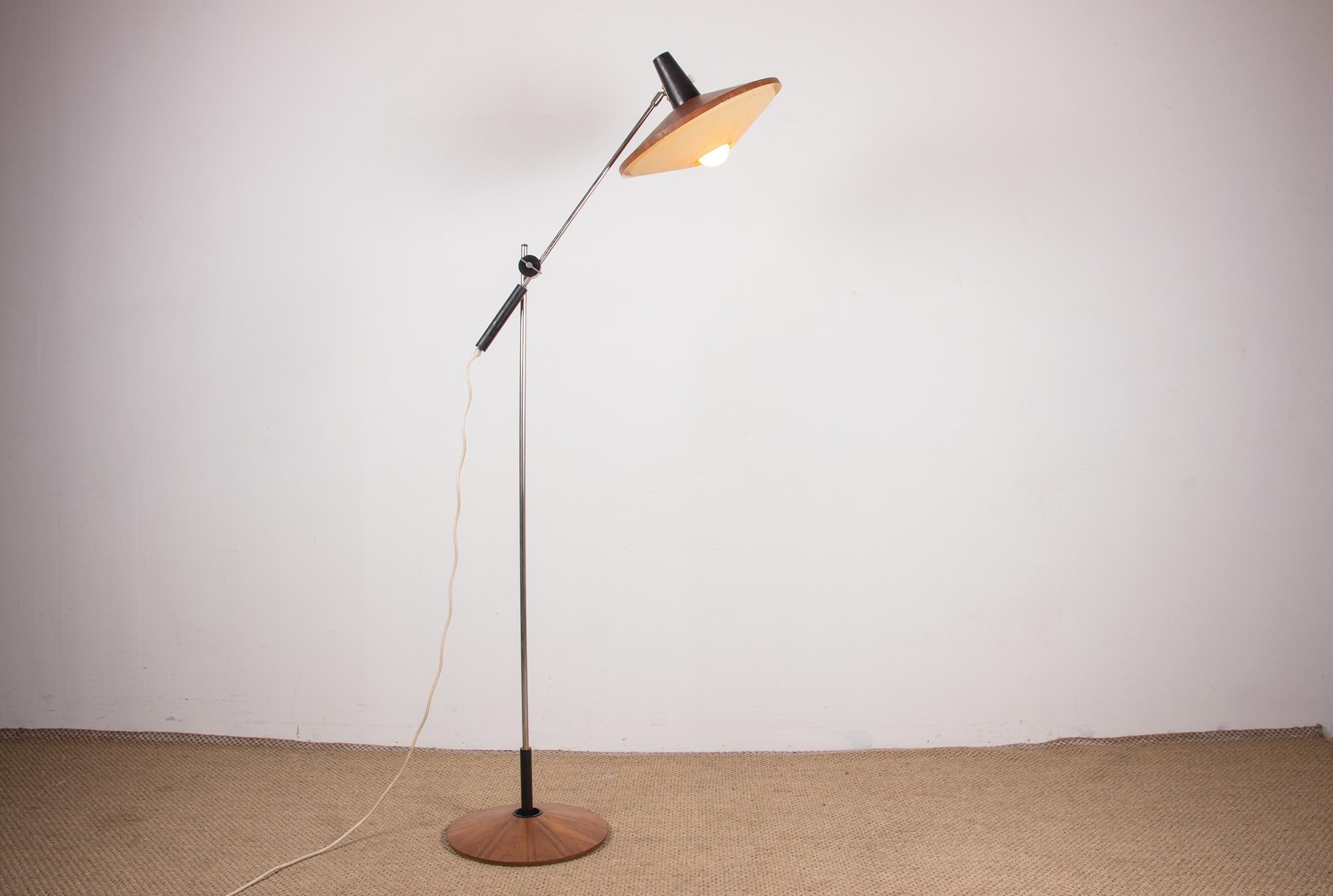 Large tilting floor lamp in Steel and Teak by Georges Frydman 1960. For Sale 11
