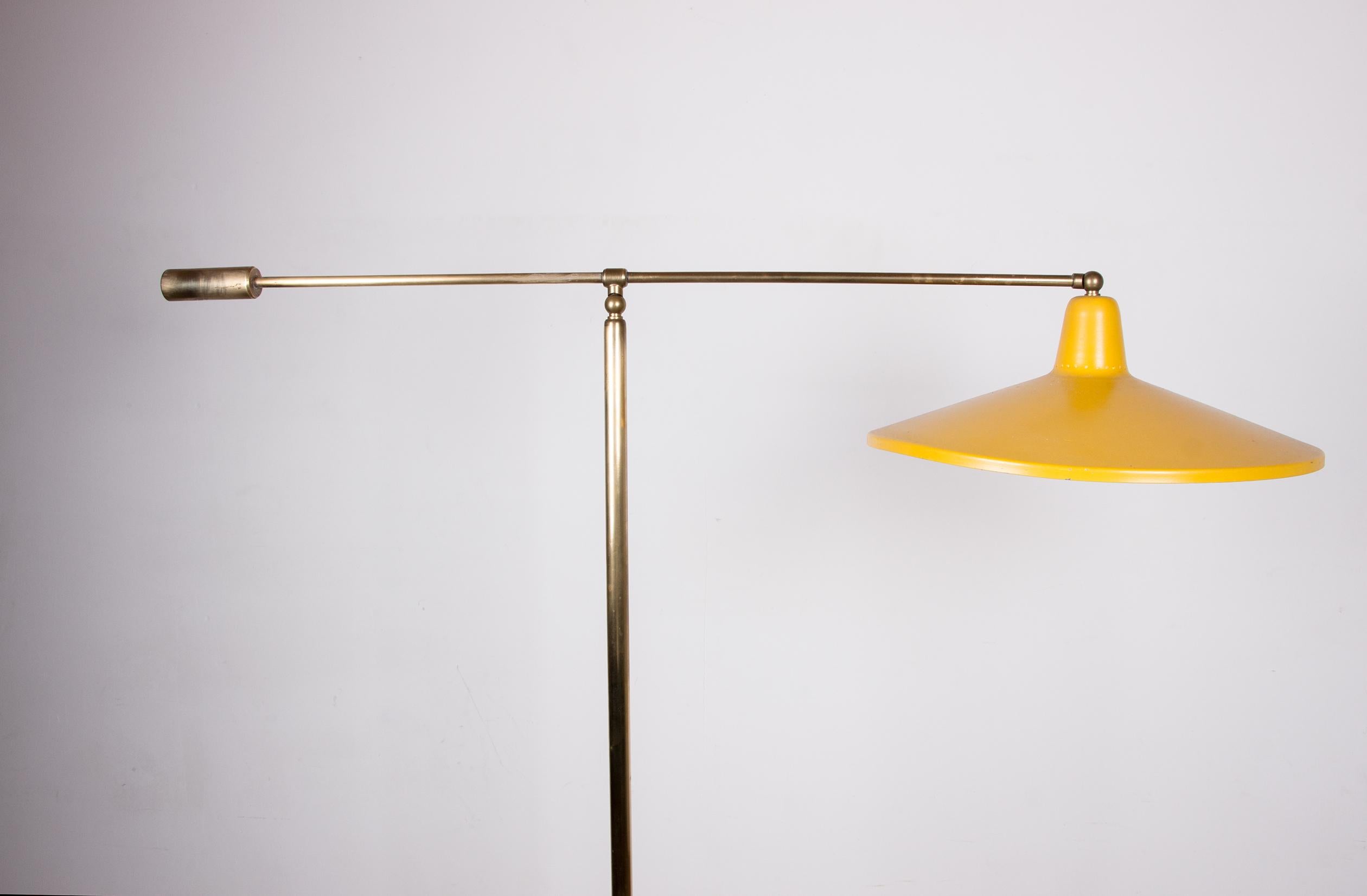 Large tilting Italian floor lamp in Brass, Metal and white Marble by Stilnovo. 5