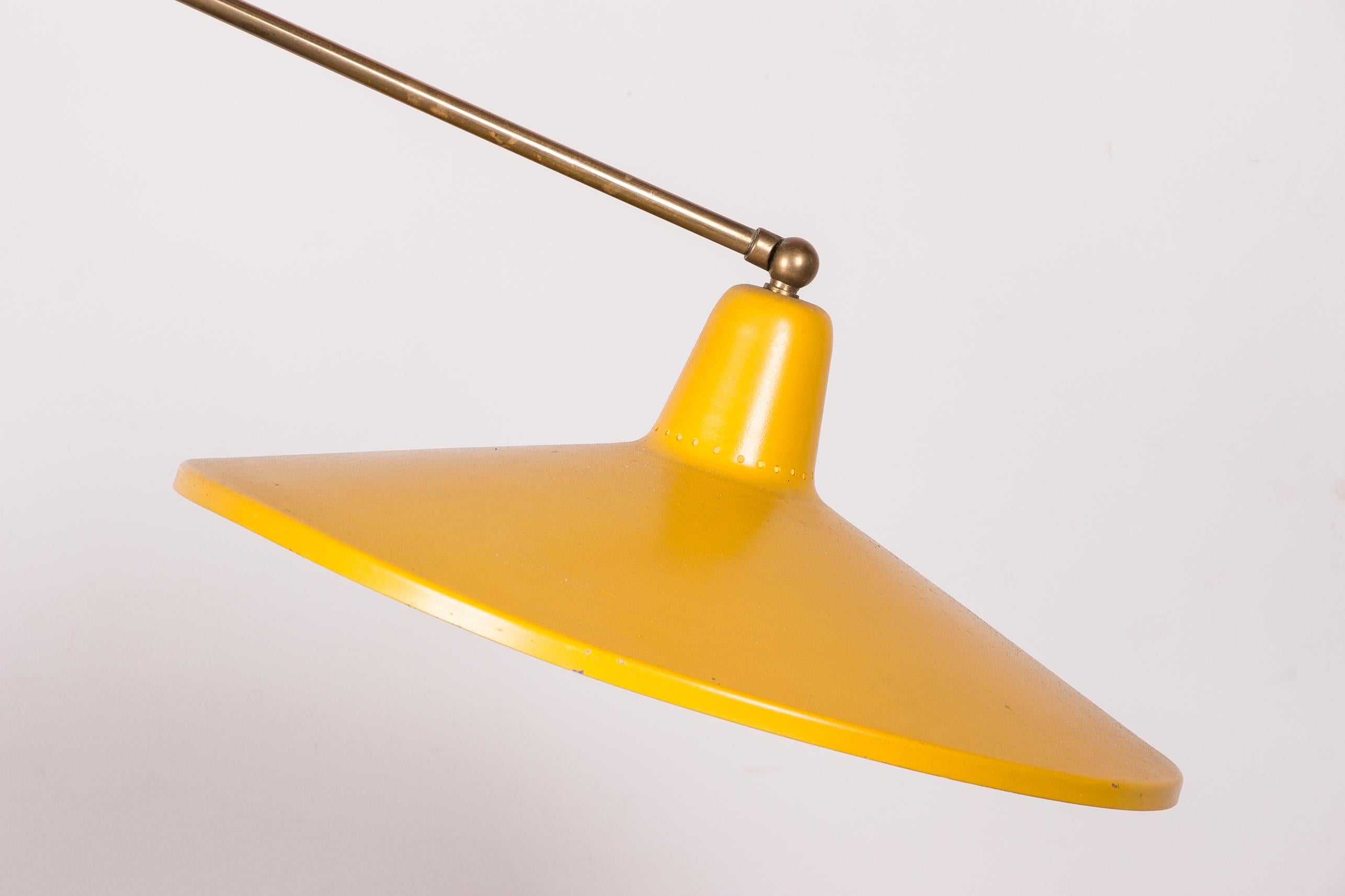 Large tilting Italian floor lamp in Brass, Metal and white Marble by Stilnovo. 7