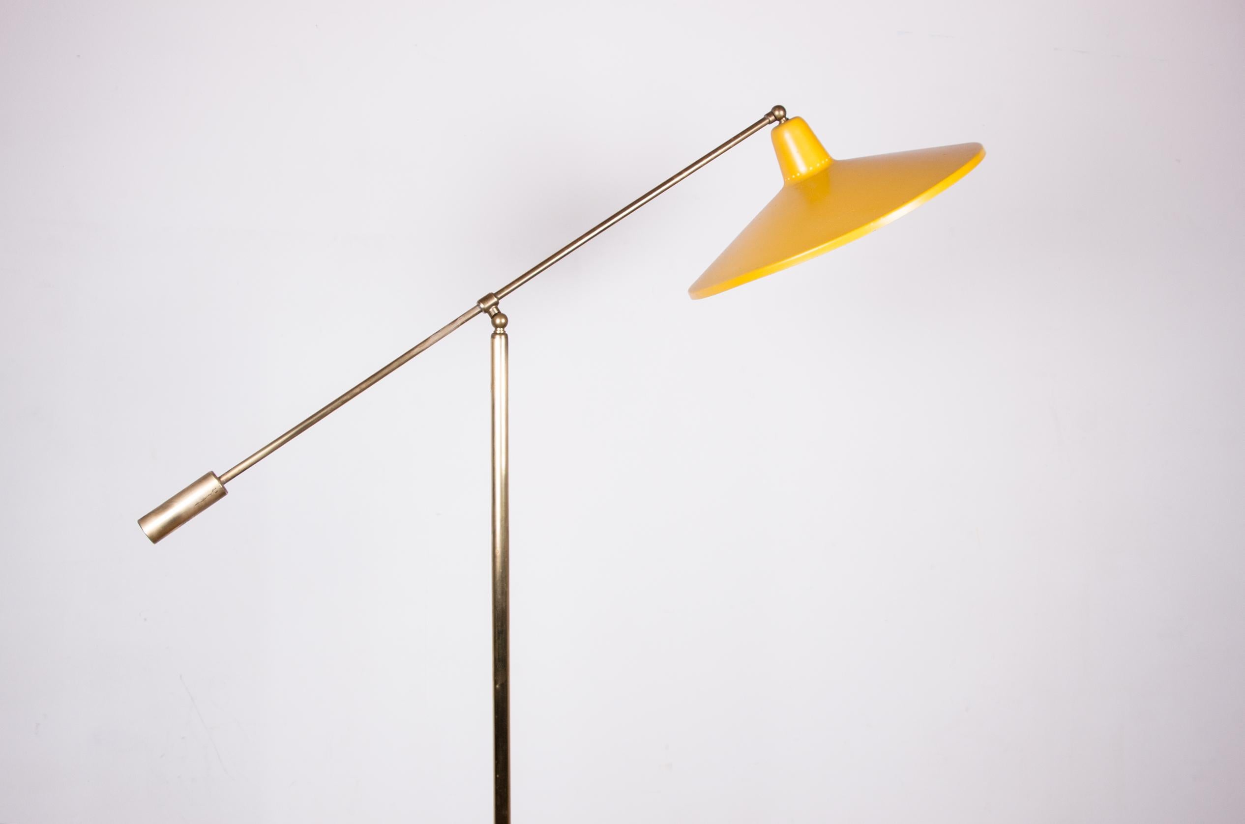 Mid-20th Century Large tilting Italian floor lamp in Brass, Metal and white Marble by Stilnovo.