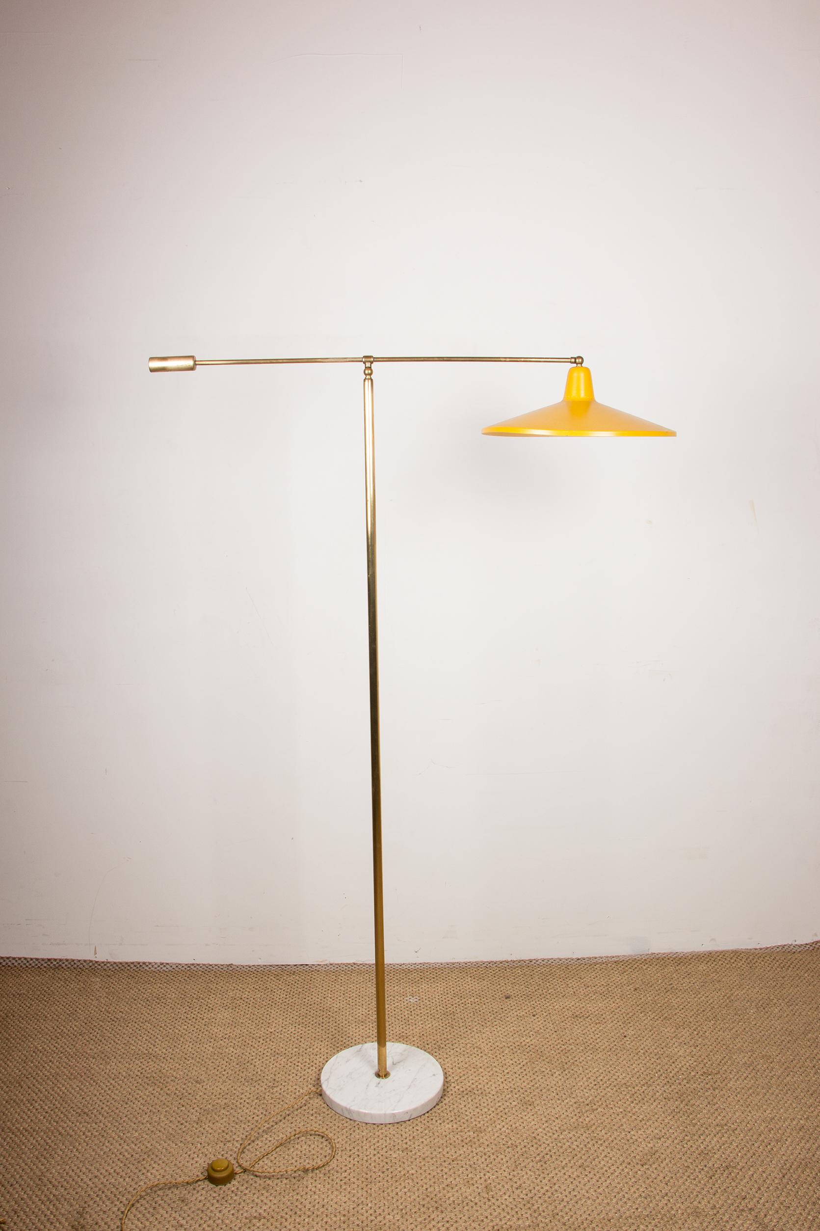 Large tilting Italian floor lamp in Brass, Metal and white Marble by Stilnovo. 3