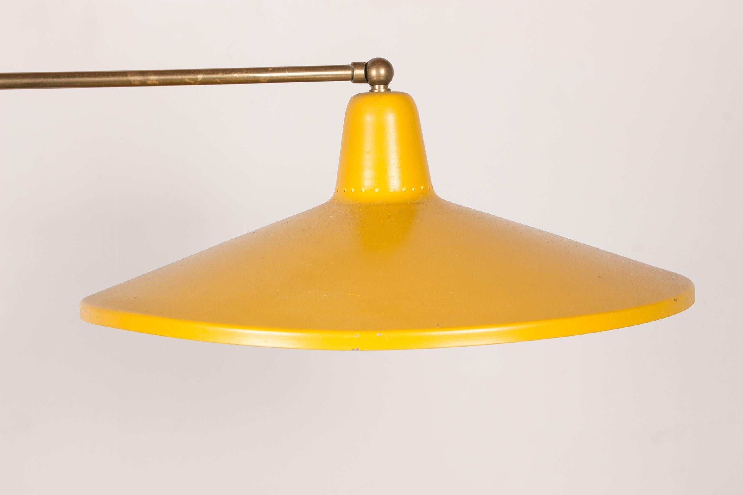 Large tilting Italian floor lamp in Brass, Metal and white Marble by Stilnovo. 4