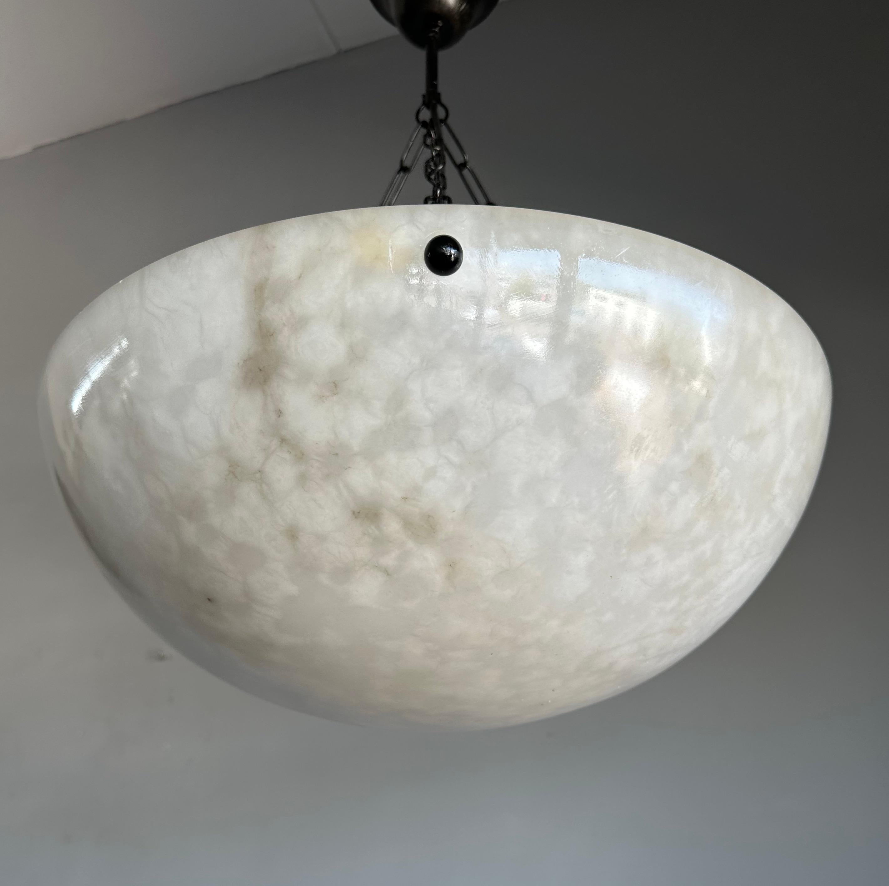 Grande lampe à suspension Timeless-art avec surface en albâtre la plus cool qui soit en vente 2