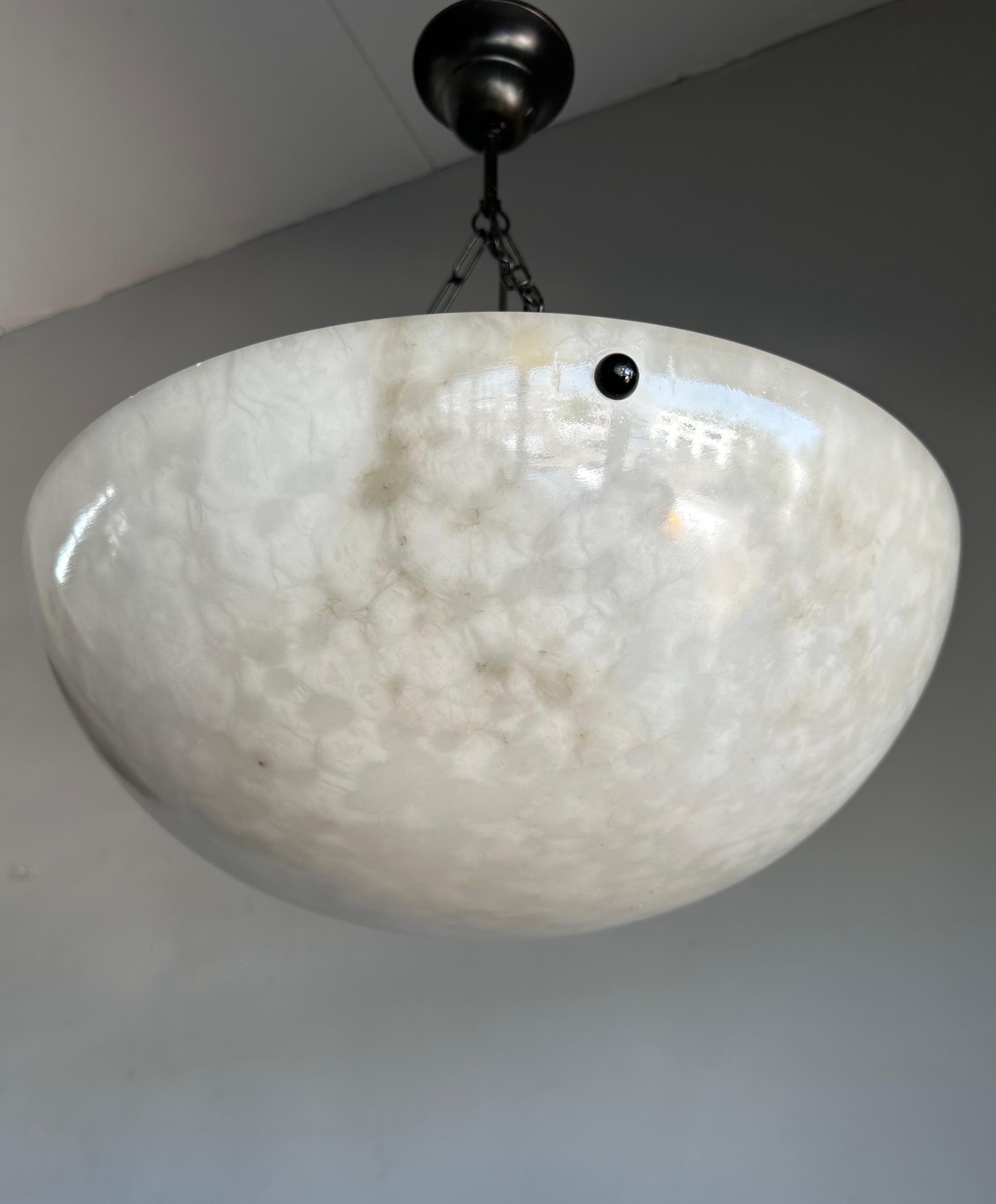 Grande lampe à suspension Timeless-art avec surface en albâtre la plus cool qui soit en vente 9