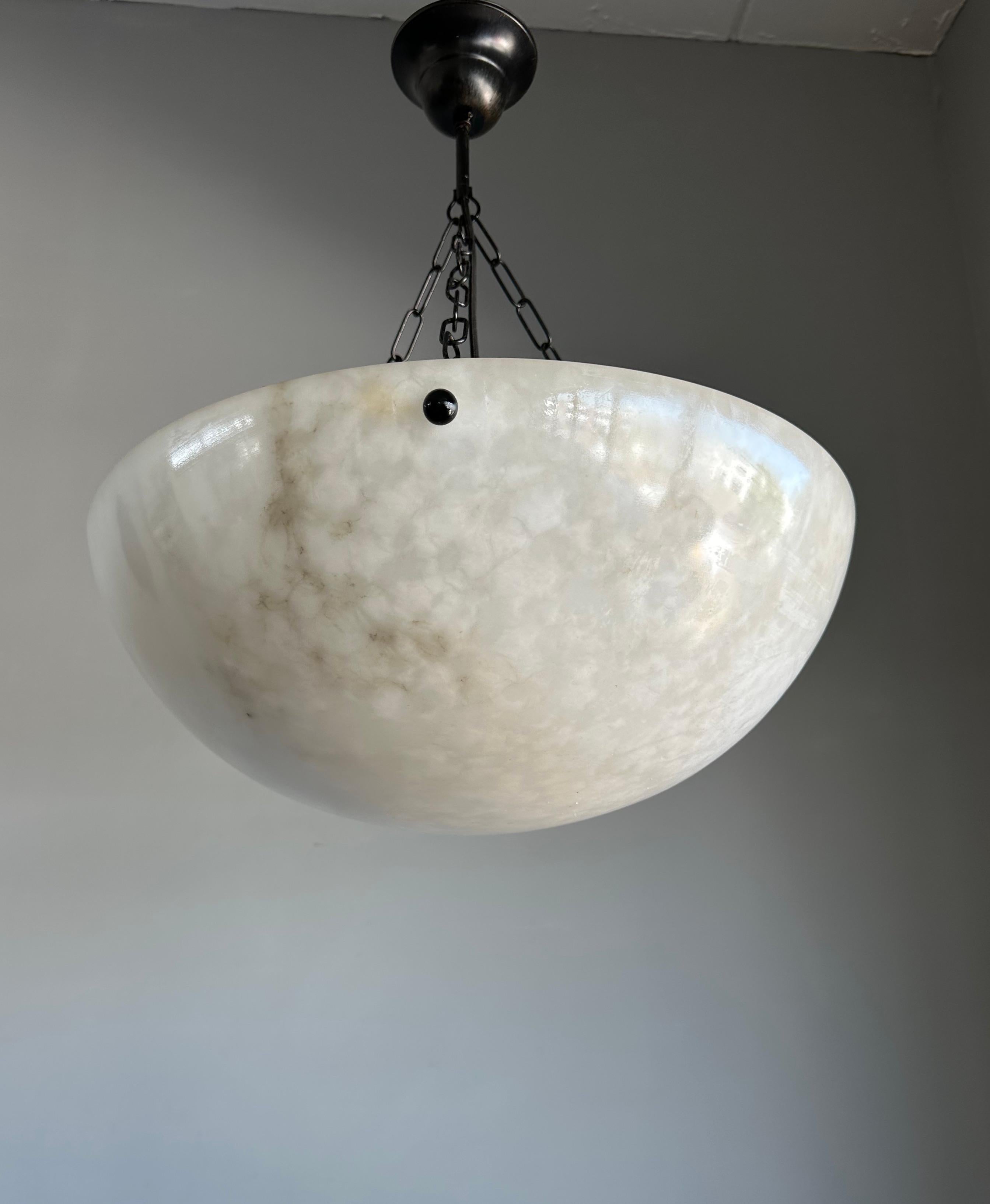 Grande lampe à suspension Timeless-art avec surface en albâtre la plus cool qui soit en vente 12