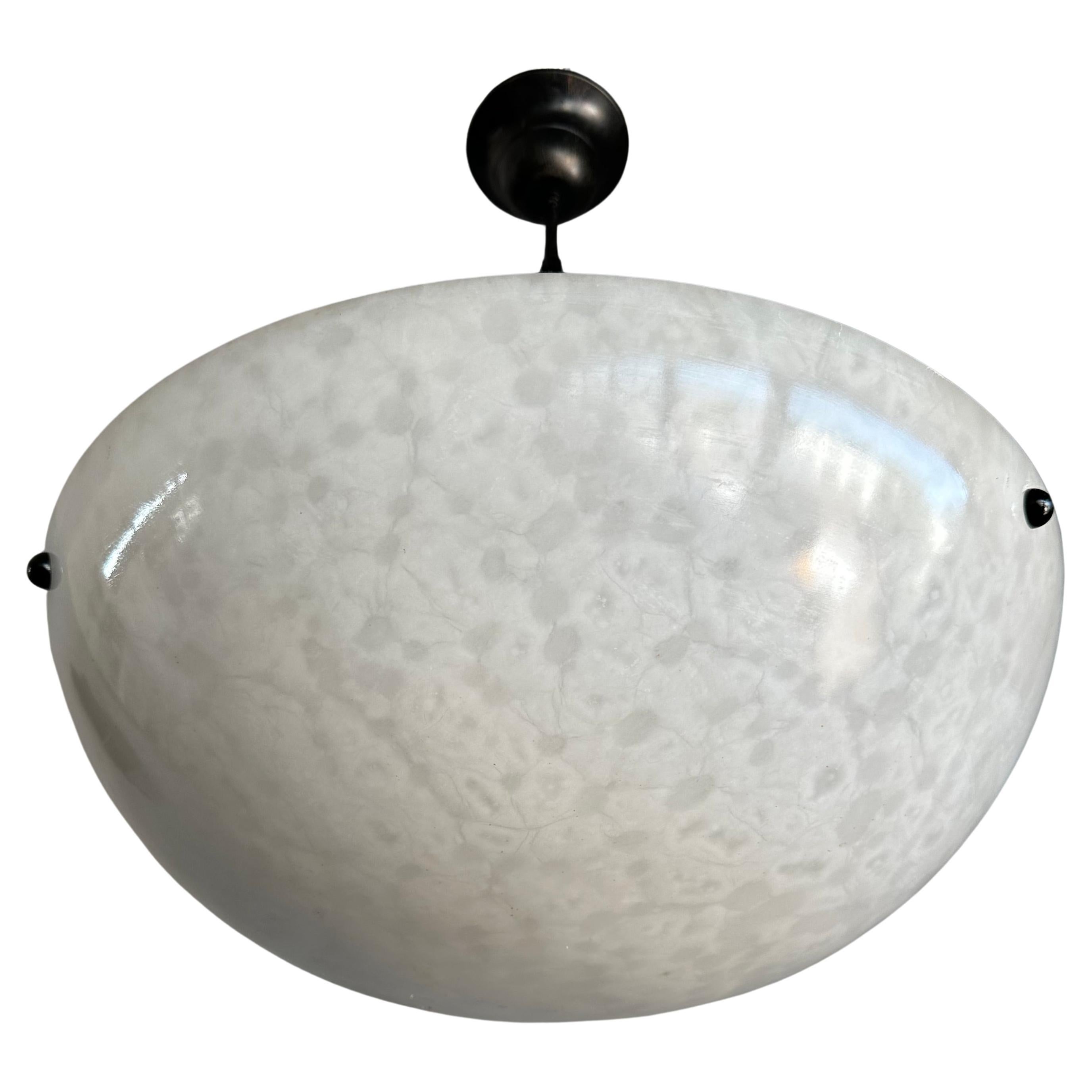 Grande lampe à suspension Timeless-art avec surface en albâtre la plus cool qui soit