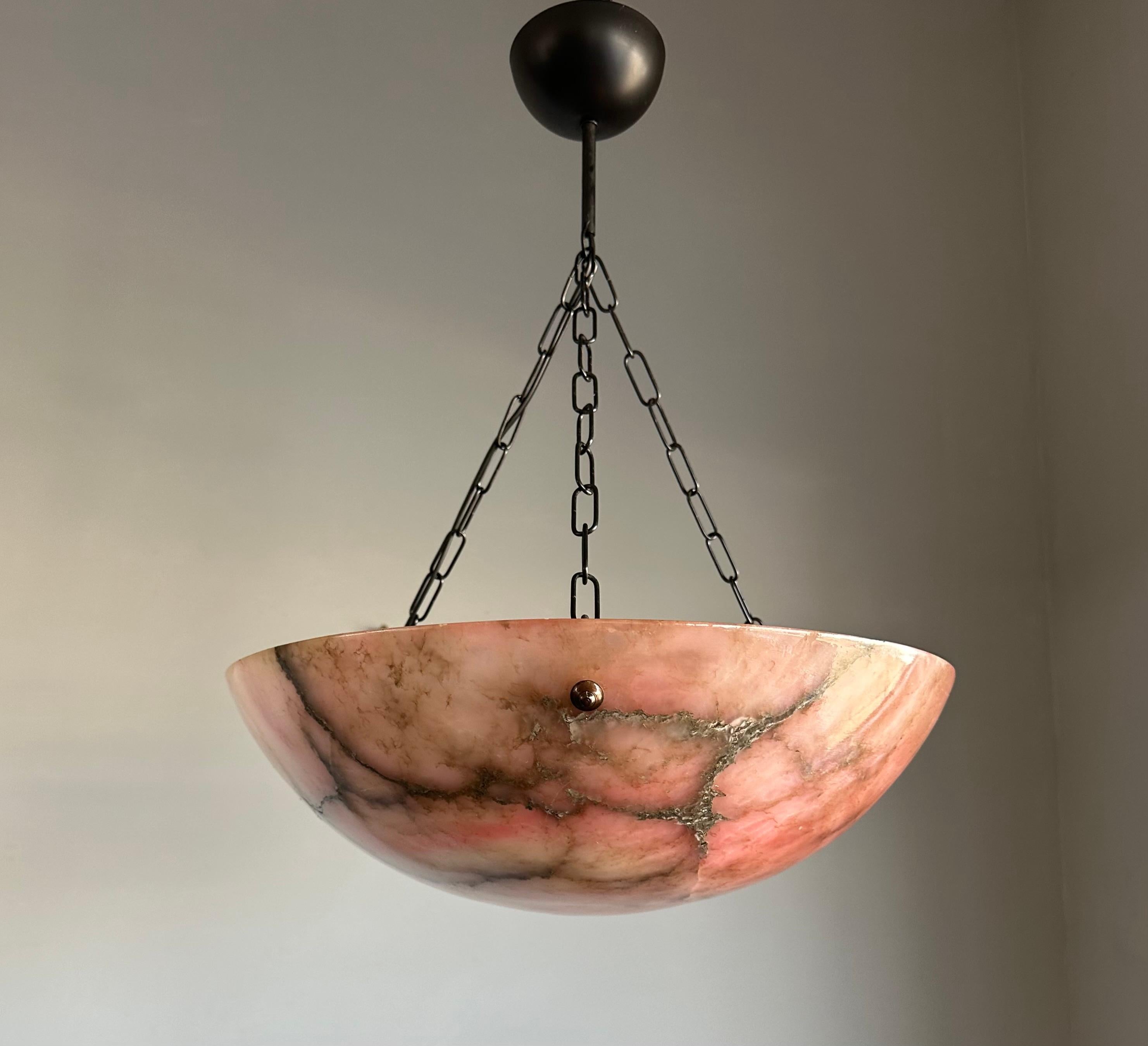 Grand lustre à dôme en albâtre sculpté à la main, design Timeless, années 1910 en vente 12