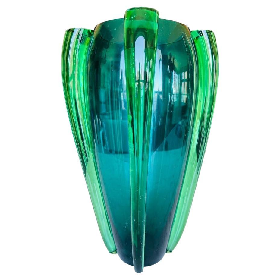 Large Tina Aufiero for Venini circa 1983 "Alboino" Murano glass green vase For Sale
